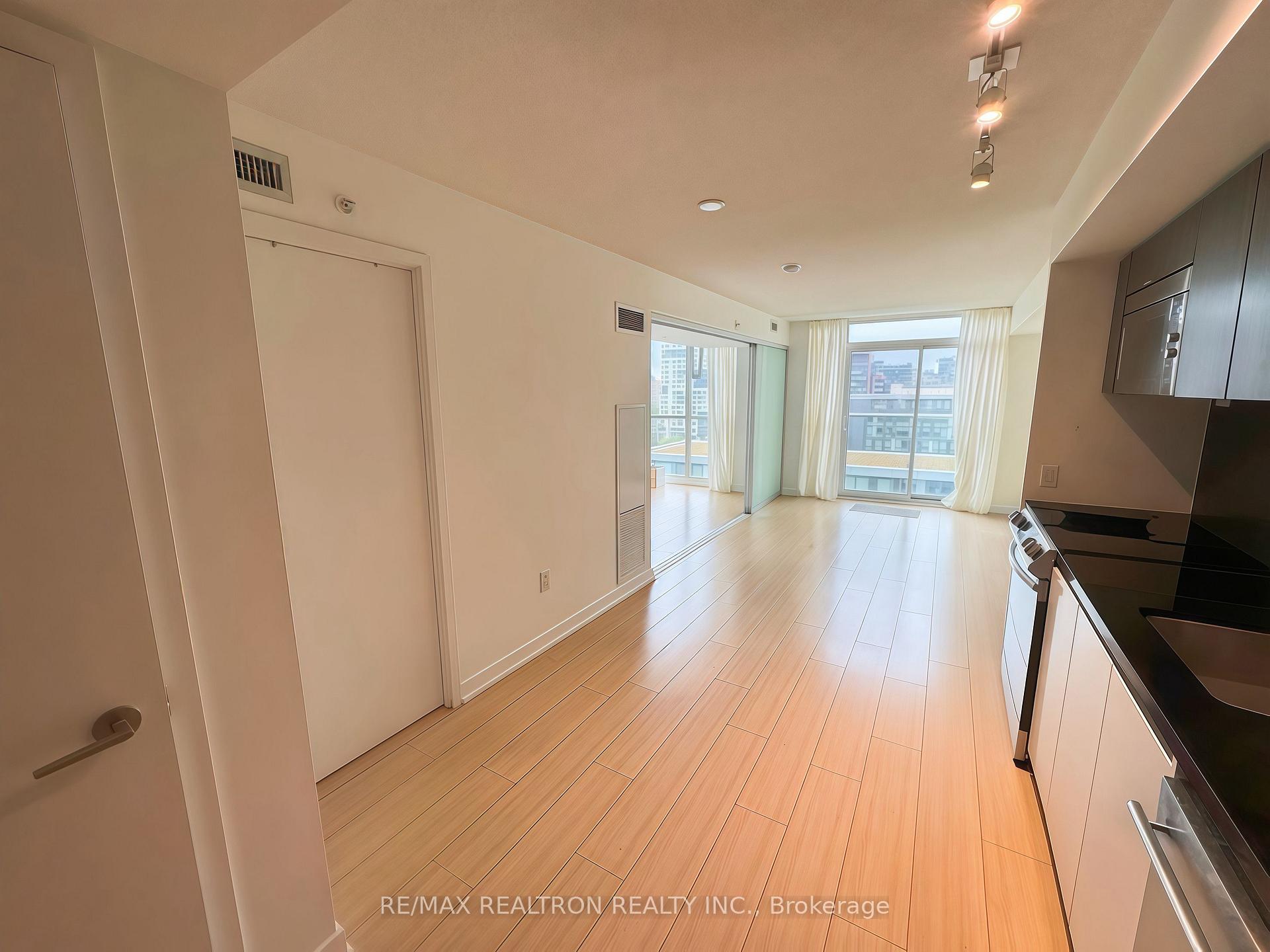 Photo 3 of Unit 1211, 85 Queens Wharf Road, Toronto, Waterfront Communities — HOMEH