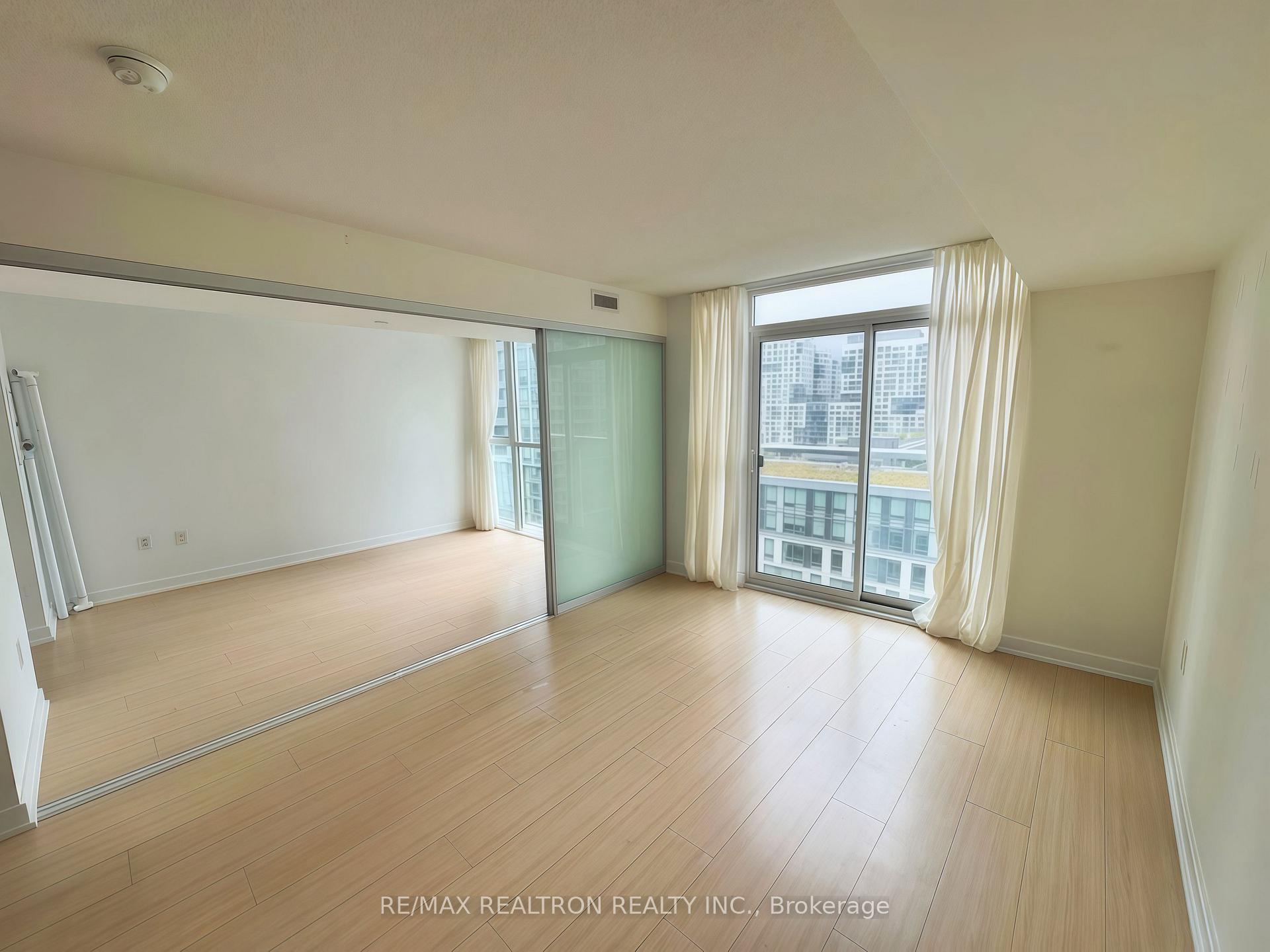 Photo 5 of Unit 1211, 85 Queens Wharf Road, Toronto, Waterfront Communities — HOMEH