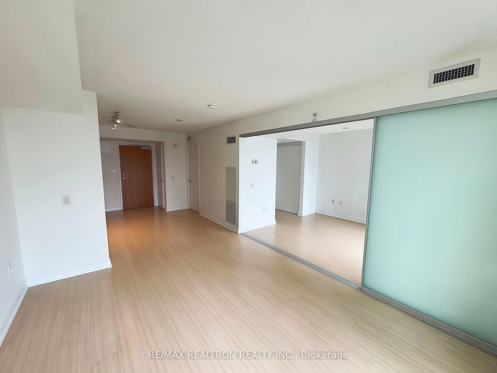 Photo 6 of Unit 1211, 85 Queens Wharf Road, Toronto, Waterfront Communities — HOMEH