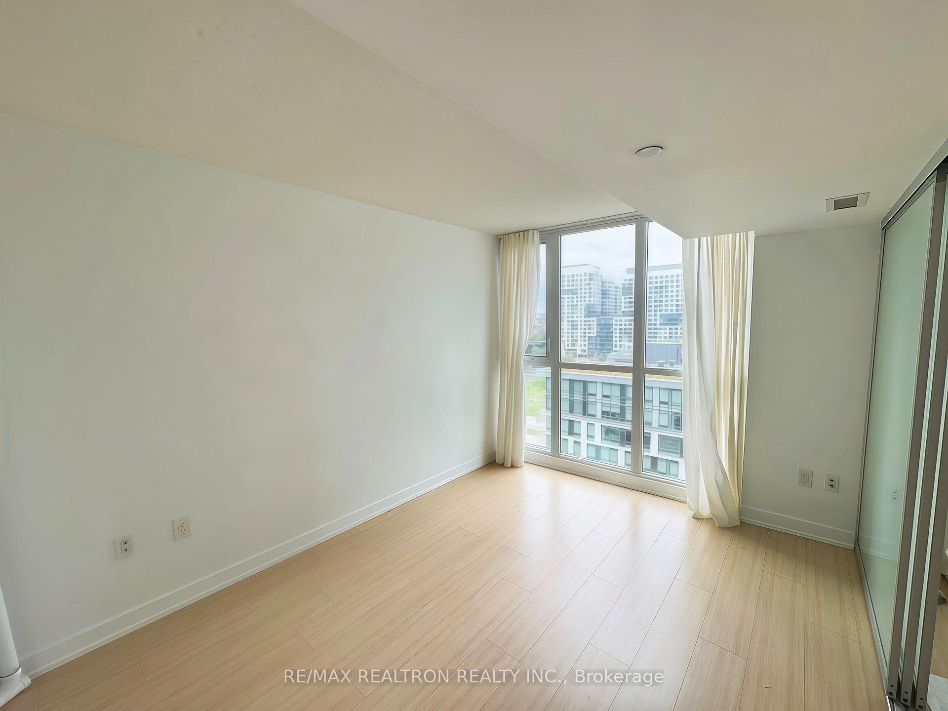 Photo 7 of Unit 1211, 85 Queens Wharf Road, Toronto, Waterfront Communities — HOMEH