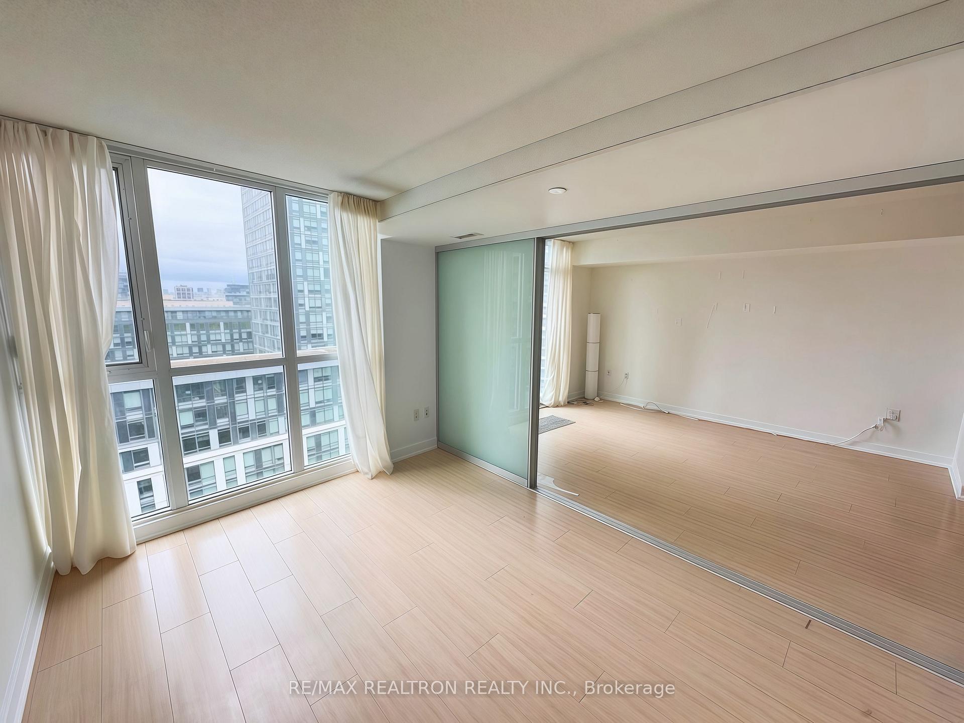 Photo 8 of Unit 1211, 85 Queens Wharf Road, Toronto, Waterfront Communities — HOMEH