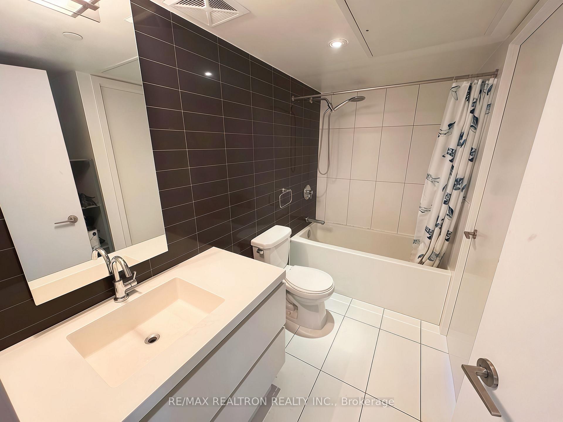 Photo 10 of Unit 1211, 85 Queens Wharf Road, Toronto, Waterfront Communities — HOMEH