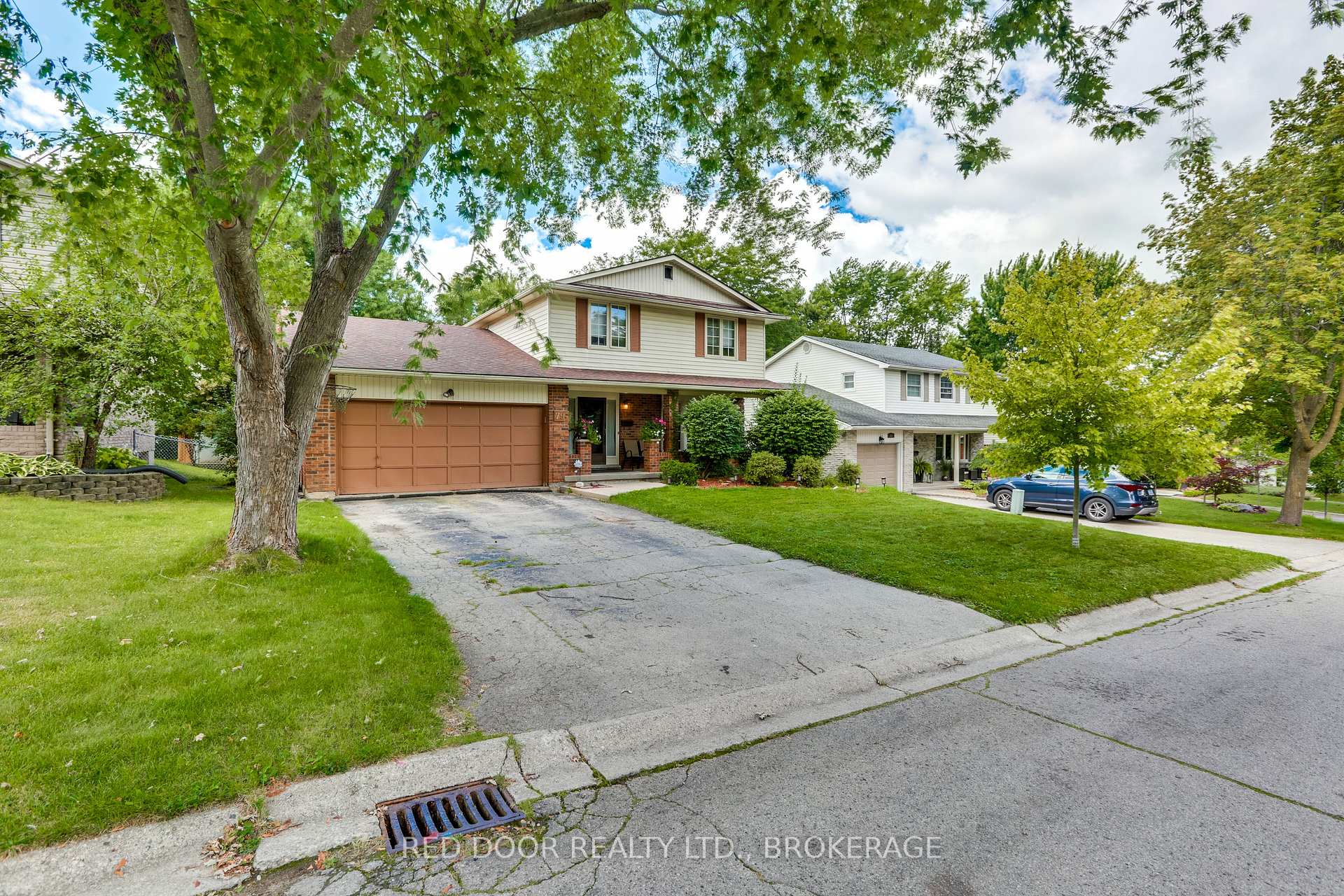Photo 2 of 79 Greenbrier Crescent, London, South N — HOMEH