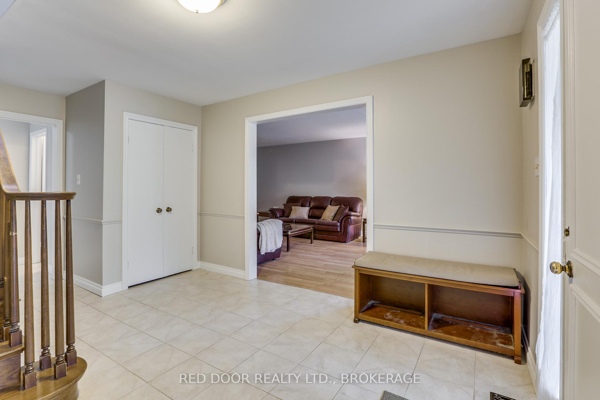 Photo 5 of 79 Greenbrier Crescent, London, South N — HOMEH