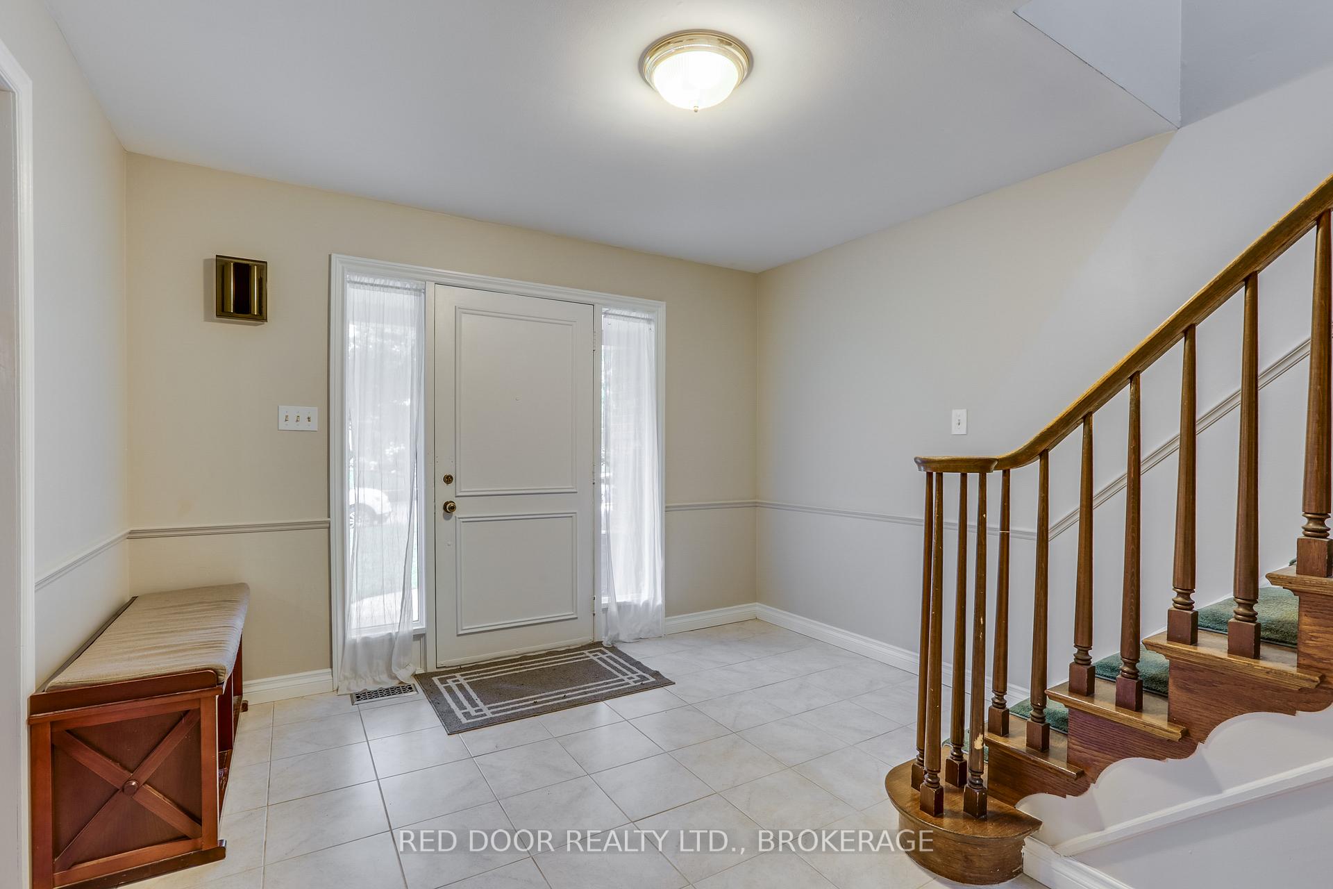 Photo 6 of 79 Greenbrier Crescent, London, South N — HOMEH
