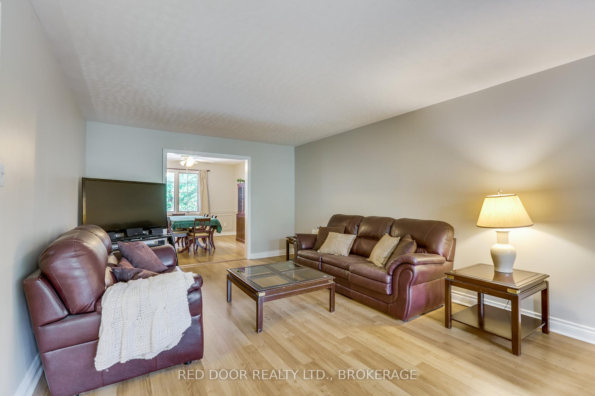 Photo 7 of 79 Greenbrier Crescent, London, South N — HOMEH