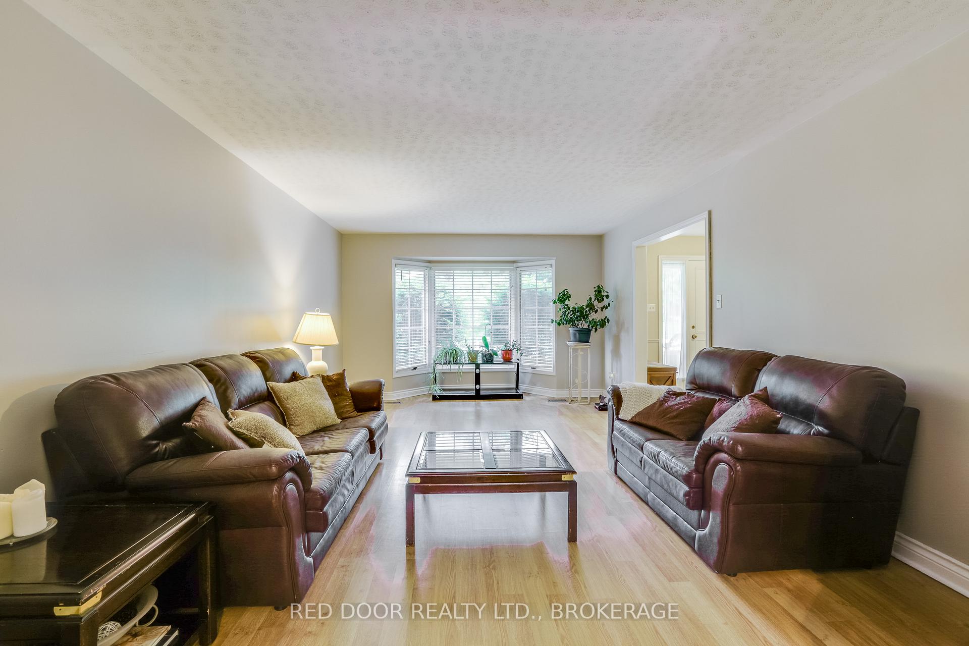 Photo 9 of 79 Greenbrier Crescent, London, South N — HOMEH
