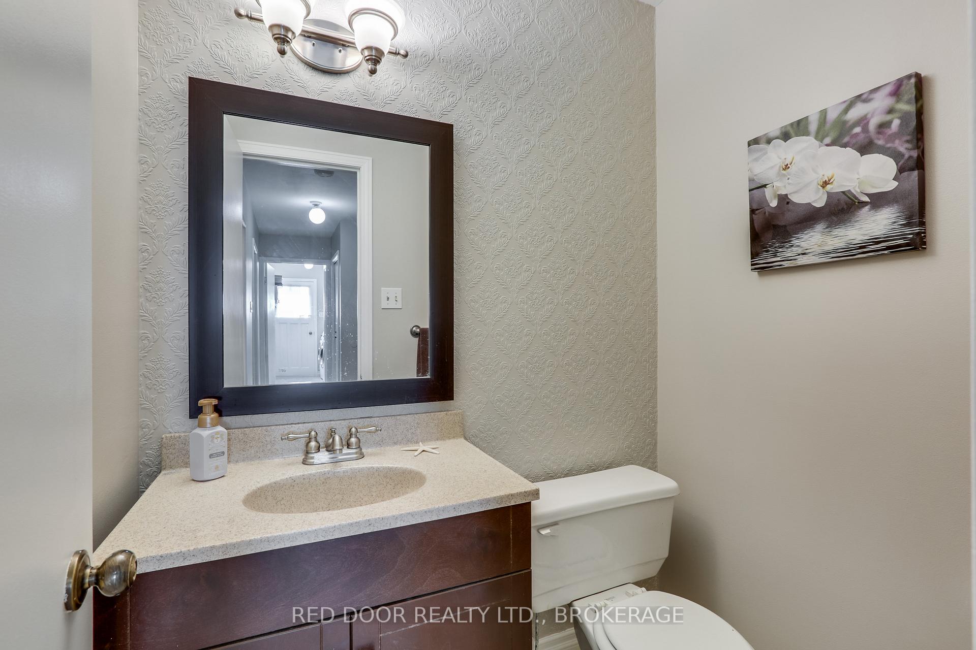 Photo 16 of 79 Greenbrier Crescent, London, South N — HOMEH
