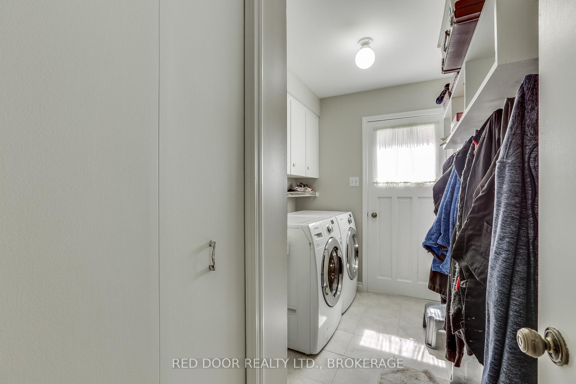 Photo 17 of 79 Greenbrier Crescent, London, South N — HOMEH