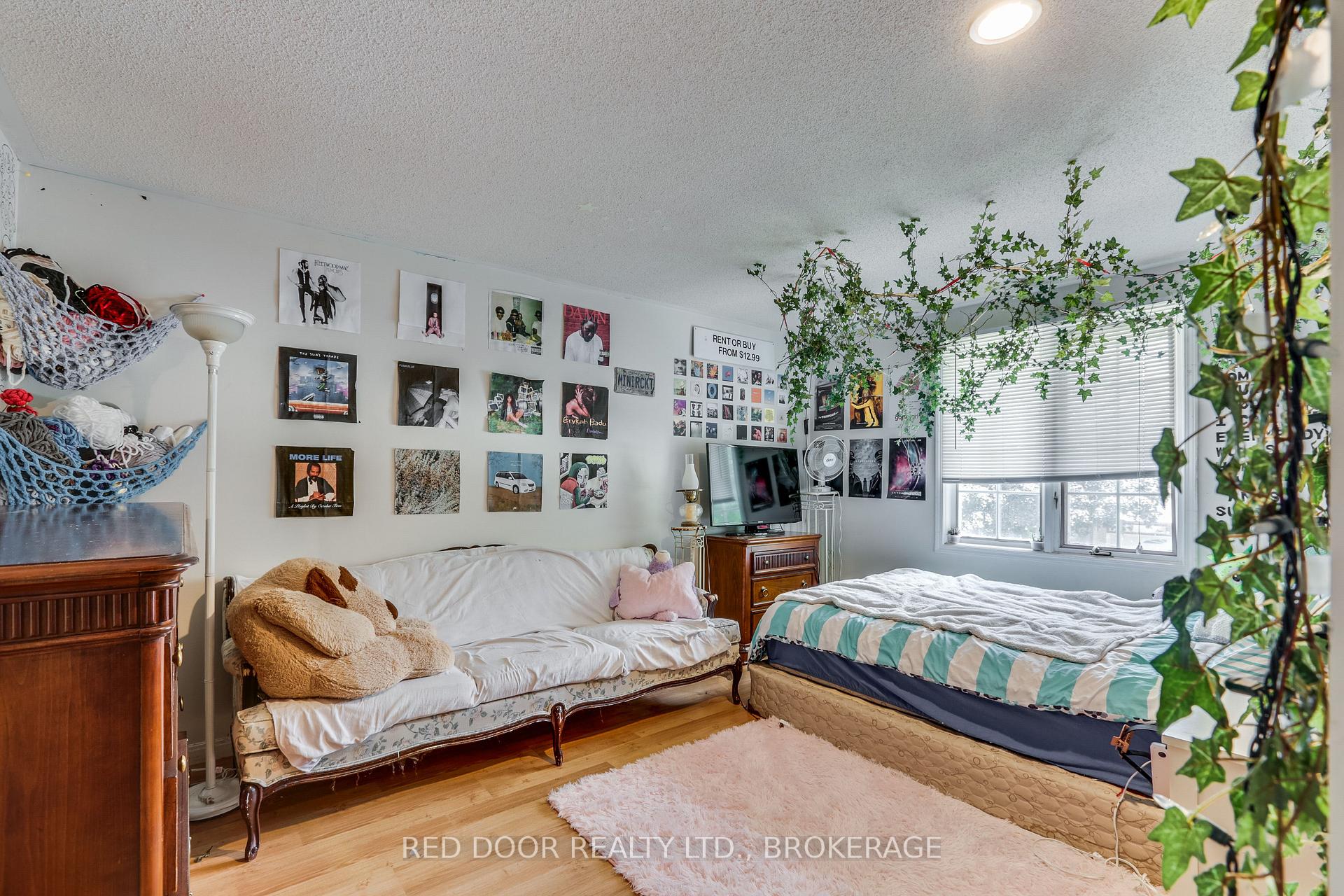 Photo 31 of 79 Greenbrier Crescent, London, South N — HOMEH