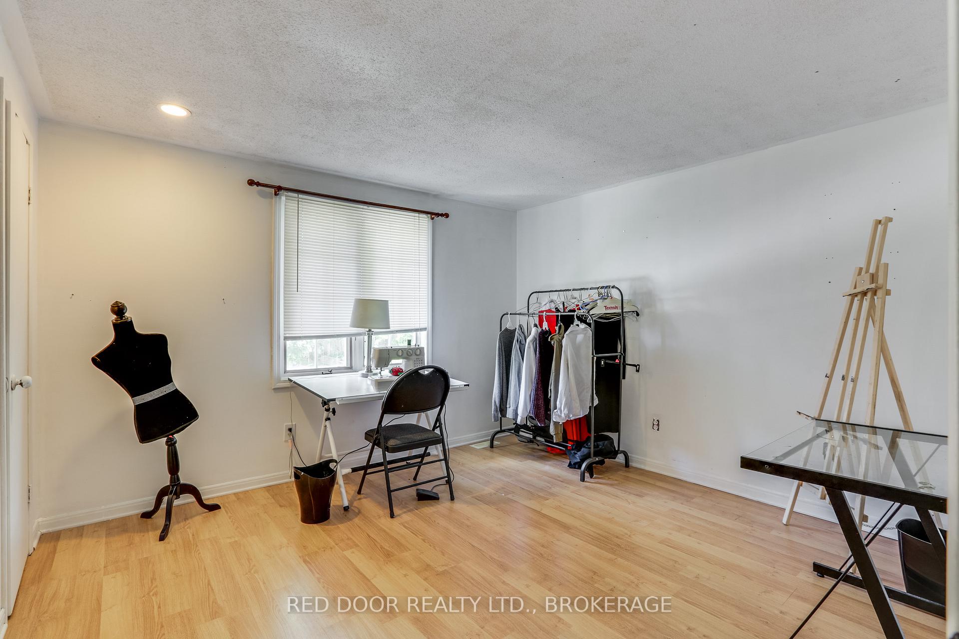 Photo 33 of 79 Greenbrier Crescent, London, South N — HOMEH