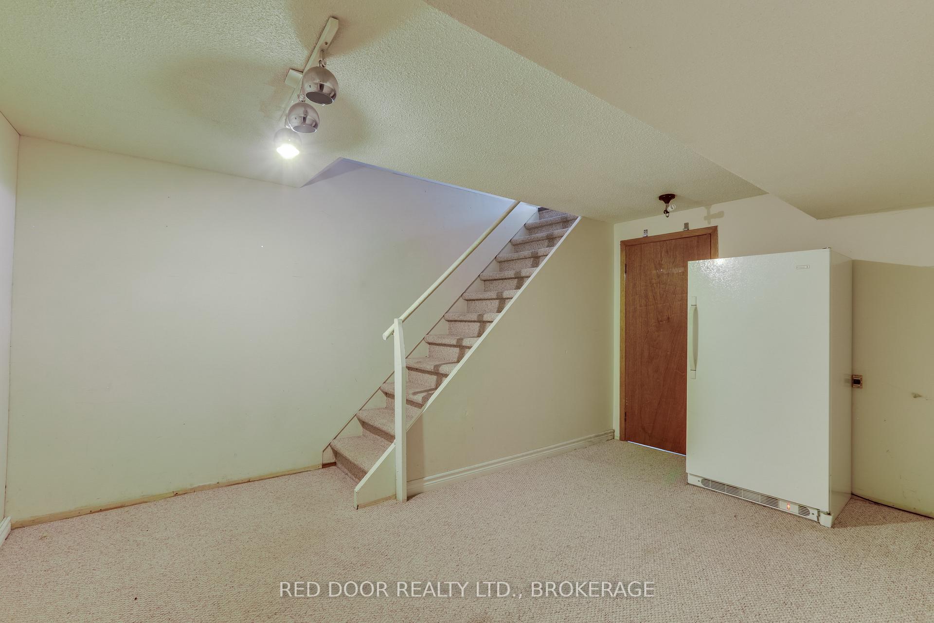 Photo 37 of 79 Greenbrier Crescent, London, South N — HOMEH