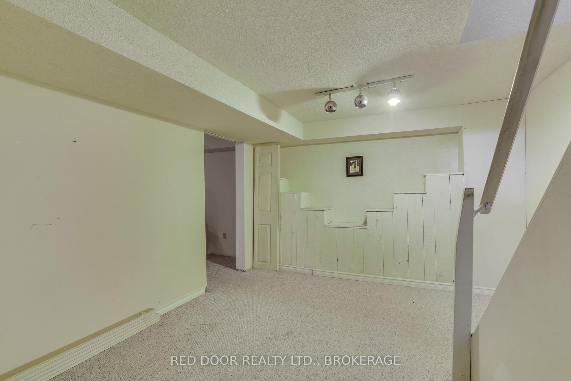 Photo 38 of 79 Greenbrier Crescent, London, South N — HOMEH