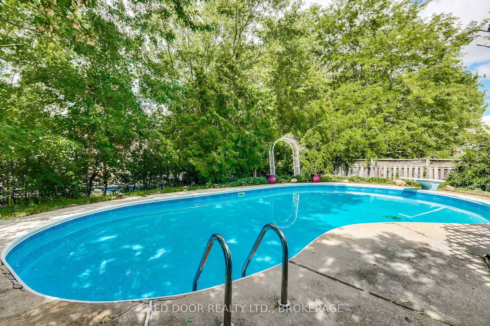 Photo 45 of 79 Greenbrier Crescent, London, South N — HOMEH