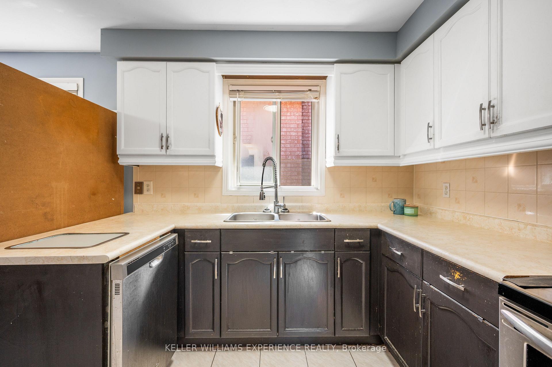 Photo 3 of 321 Park Street, Orillia — HOMEH