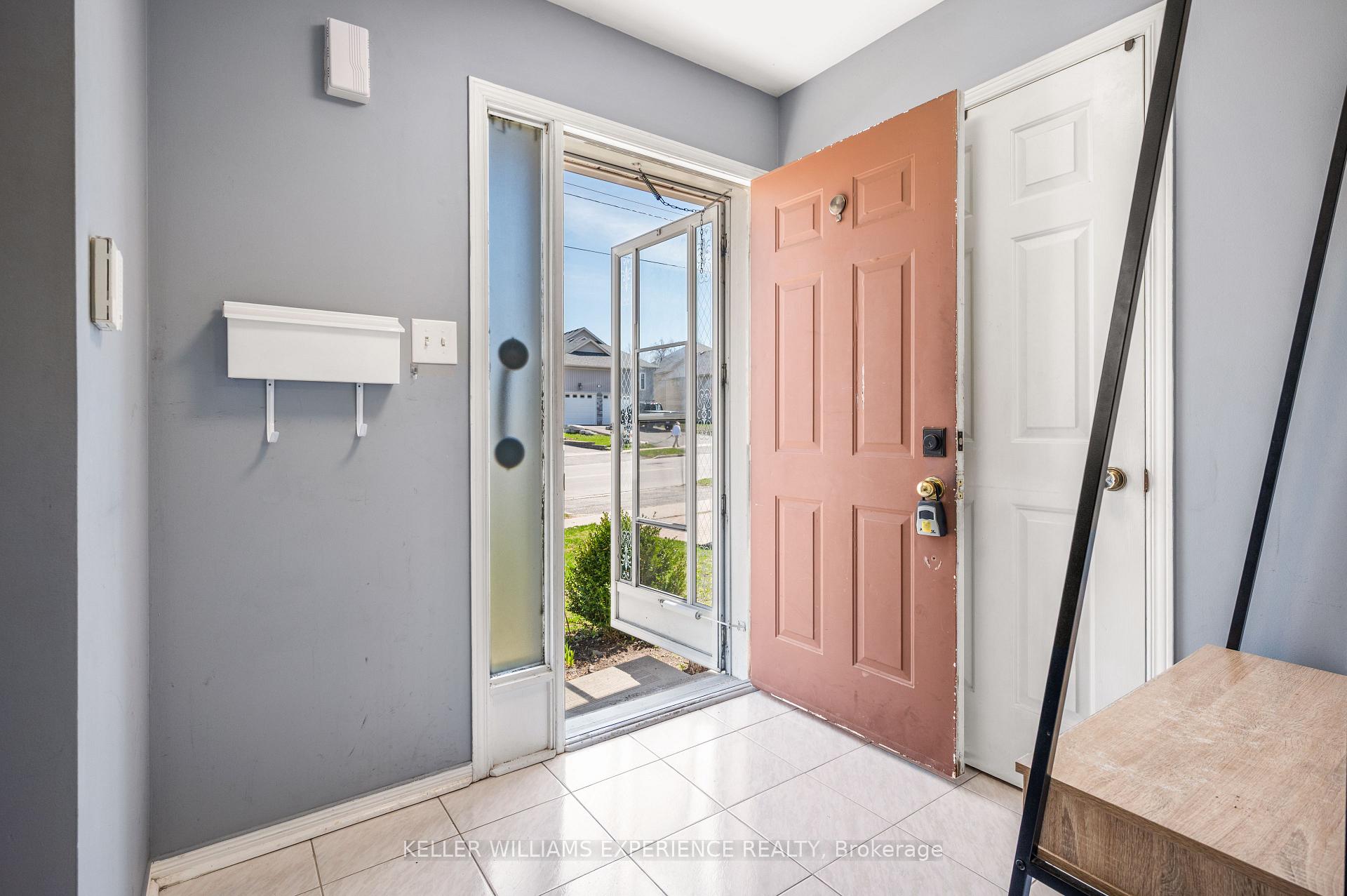 Photo 6 of 321 Park Street, Orillia — HOMEH