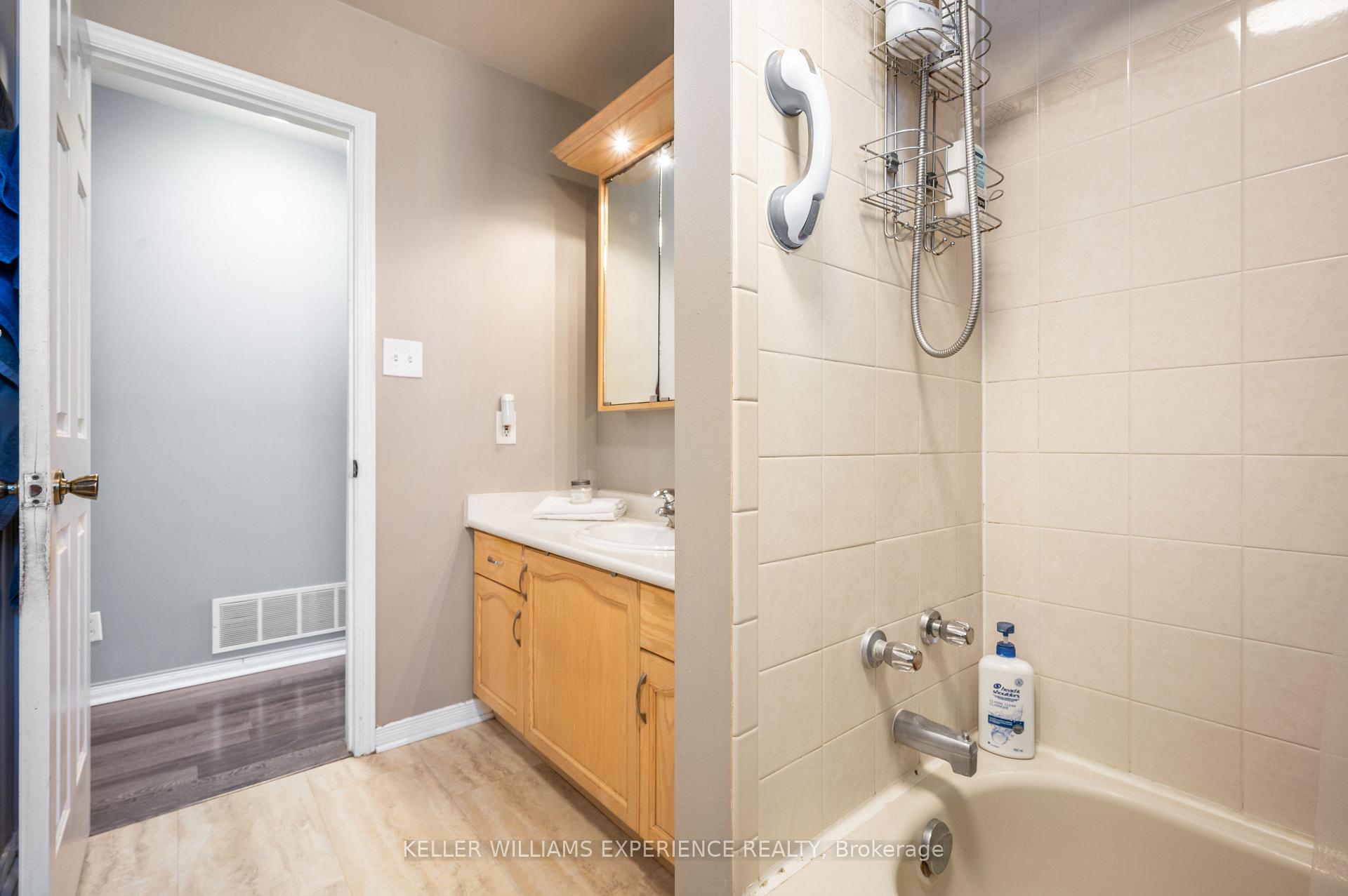 Photo 16 of 321 Park Street, Orillia — HOMEH