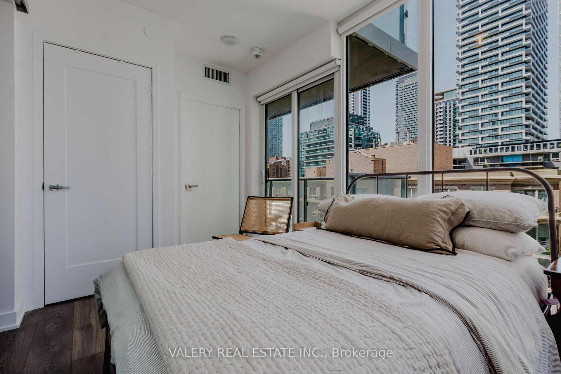 Photo 3 of Unit 712, 195 Redpath Avenue, Toronto, Mount Pleasant West — HOMEH