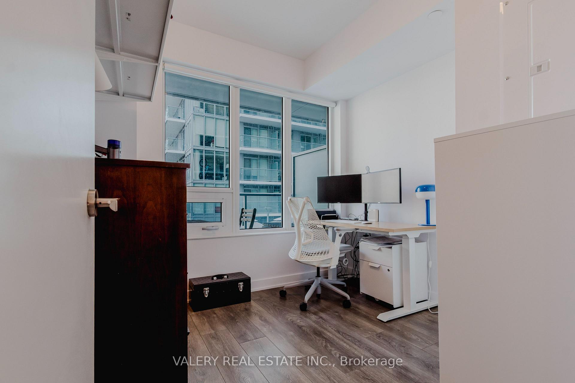 Photo 6 of Unit 712, 195 Redpath Avenue, Toronto, Mount Pleasant West — HOMEH