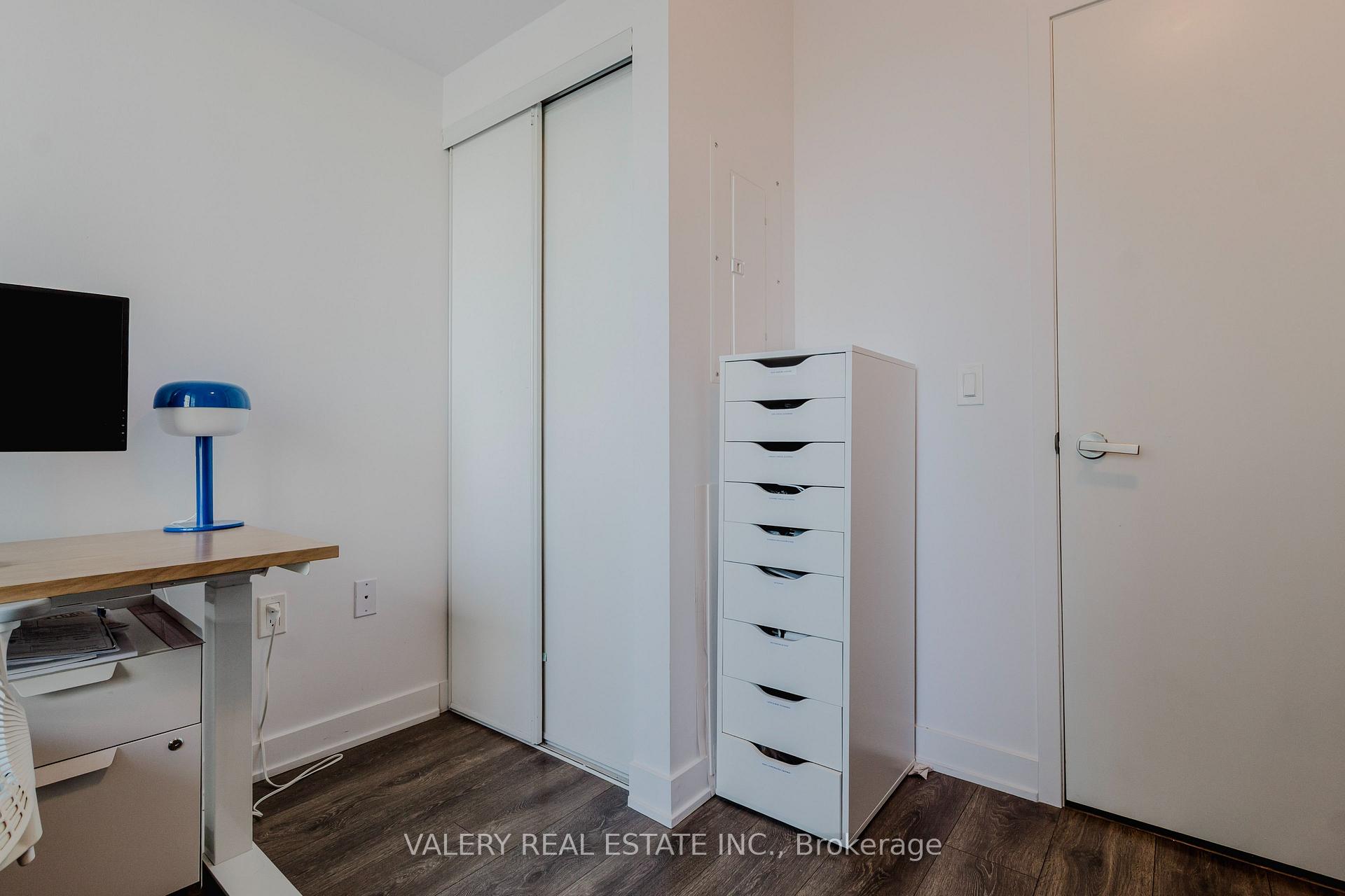 Photo 8 of Unit 712, 195 Redpath Avenue, Toronto, Mount Pleasant West — HOMEH