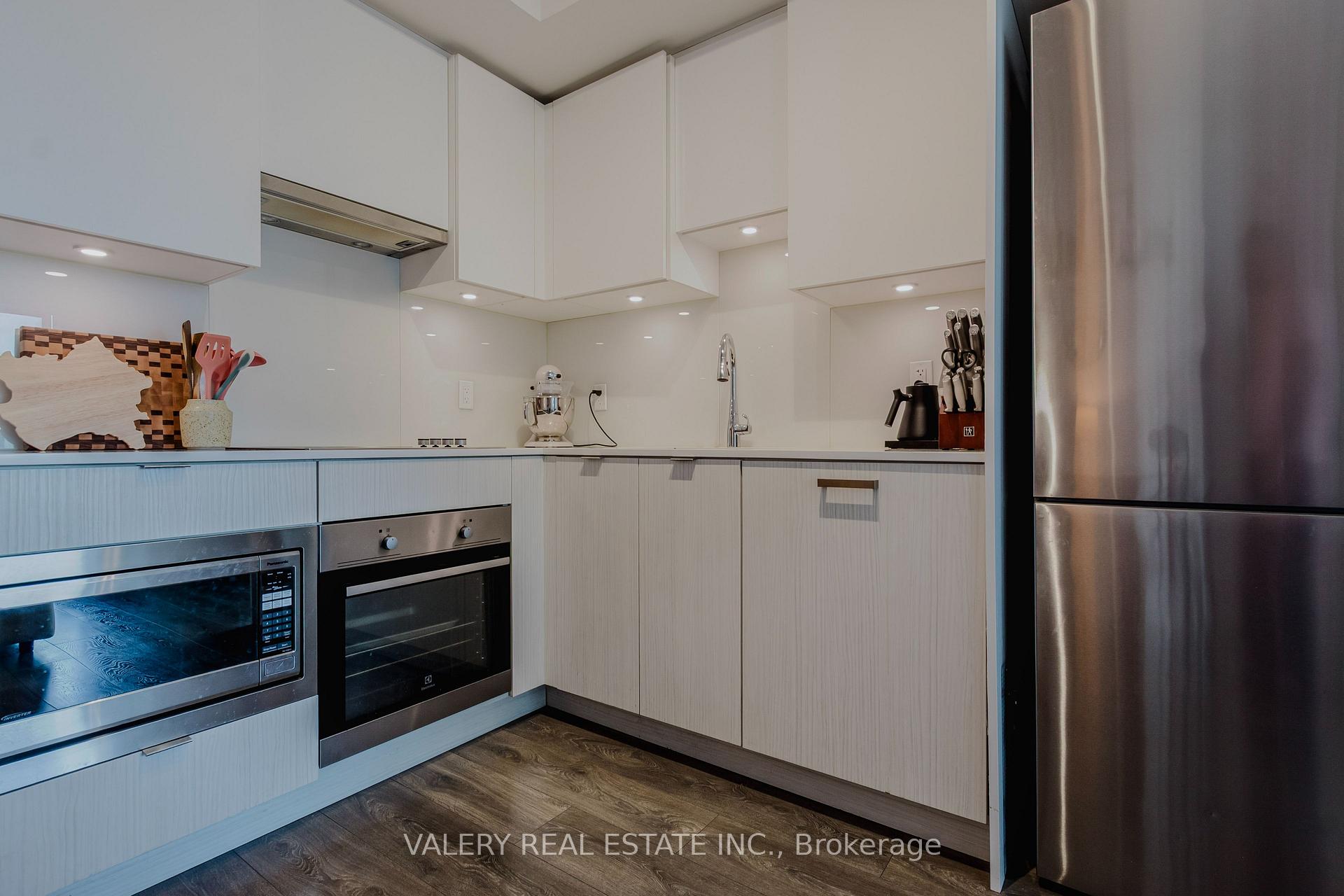 Photo 10 of Unit 712, 195 Redpath Avenue, Toronto, Mount Pleasant West — HOMEH
