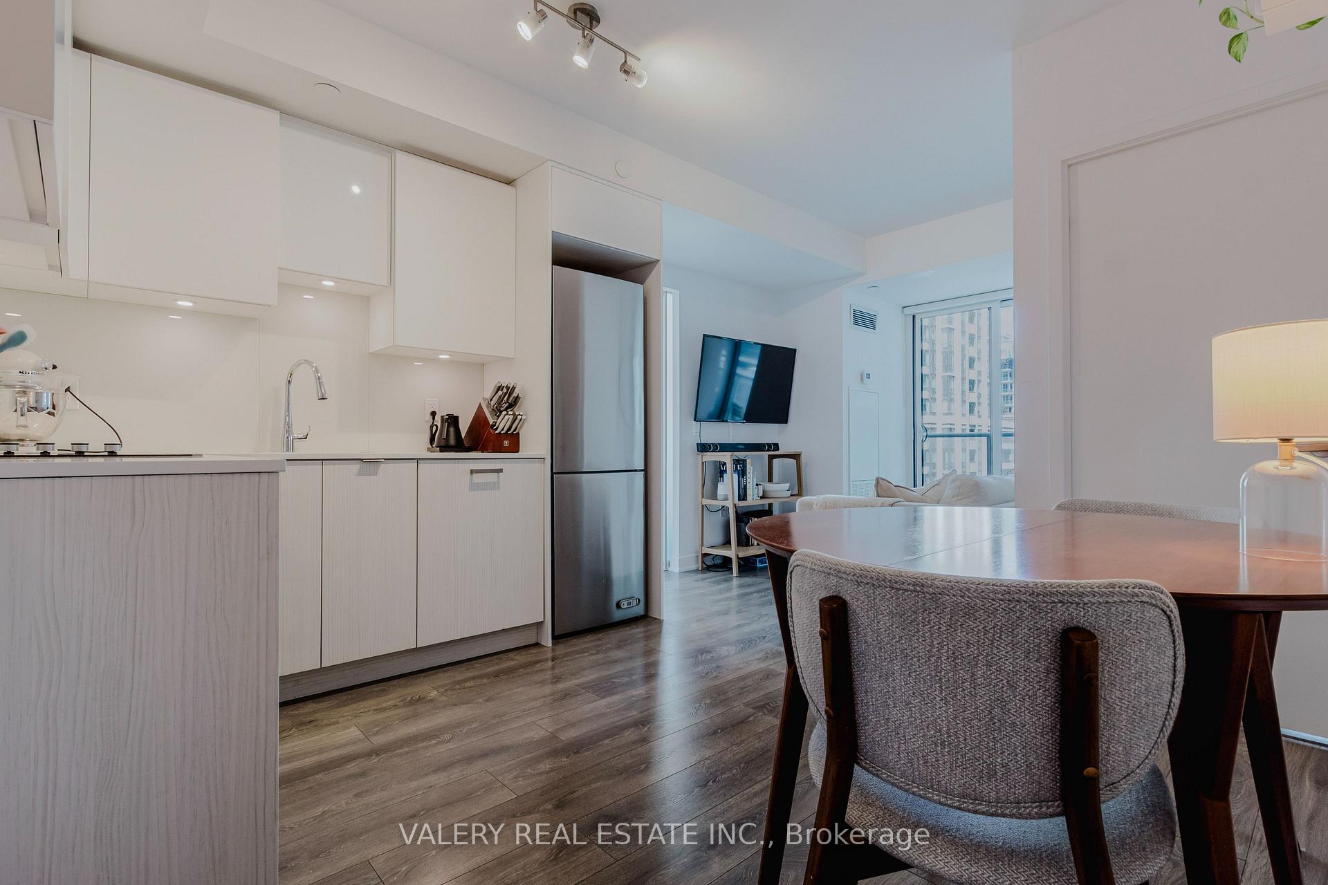 Photo 11 of Unit 712, 195 Redpath Avenue, Toronto, Mount Pleasant West — HOMEH