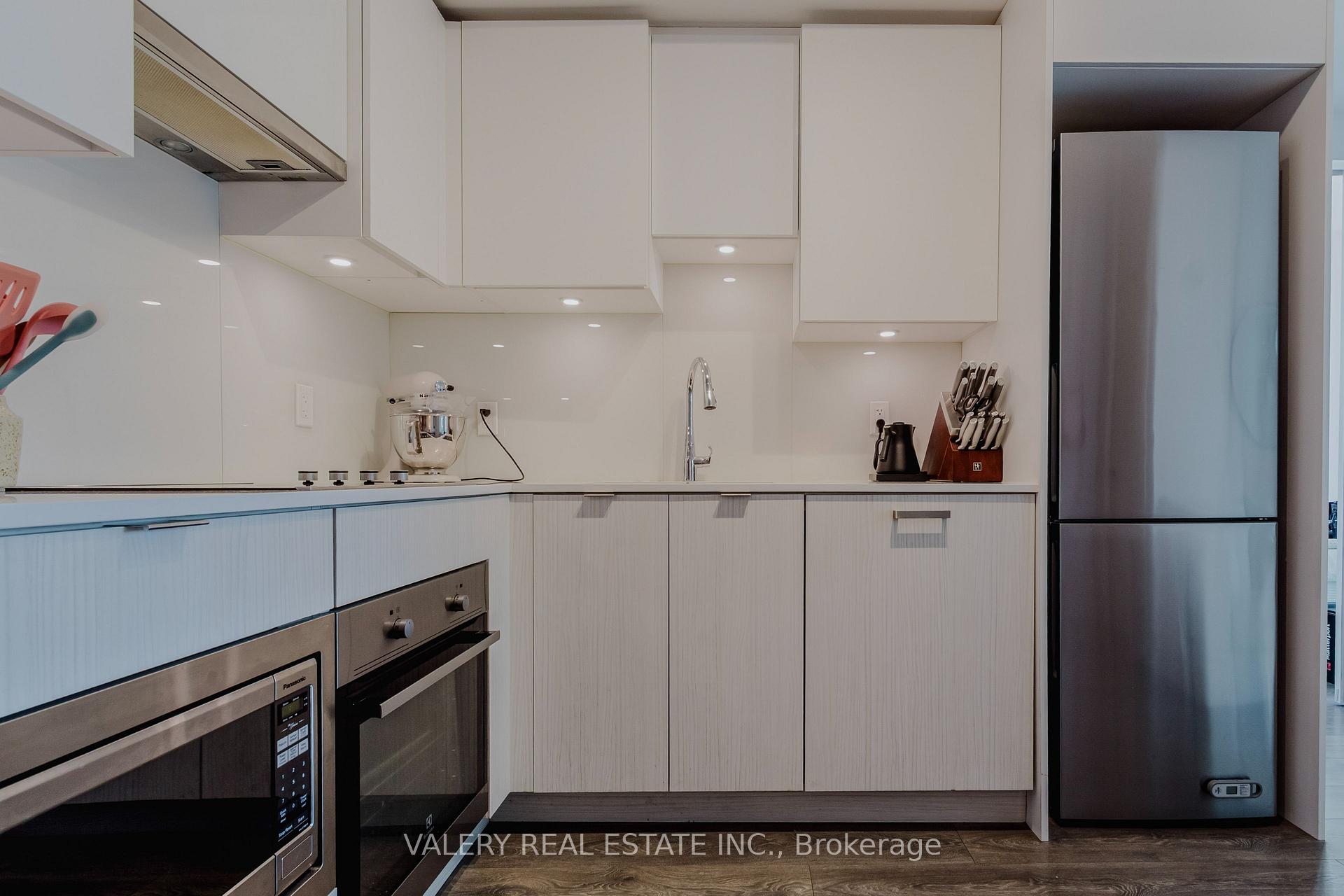Photo 12 of Unit 712, 195 Redpath Avenue, Toronto, Mount Pleasant West — HOMEH