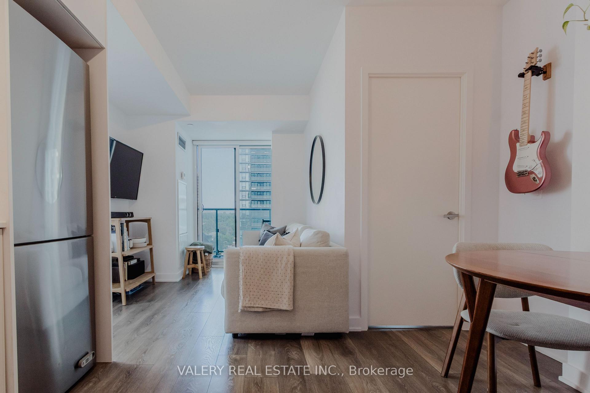 Photo 13 of Unit 712, 195 Redpath Avenue, Toronto, Mount Pleasant West — HOMEH