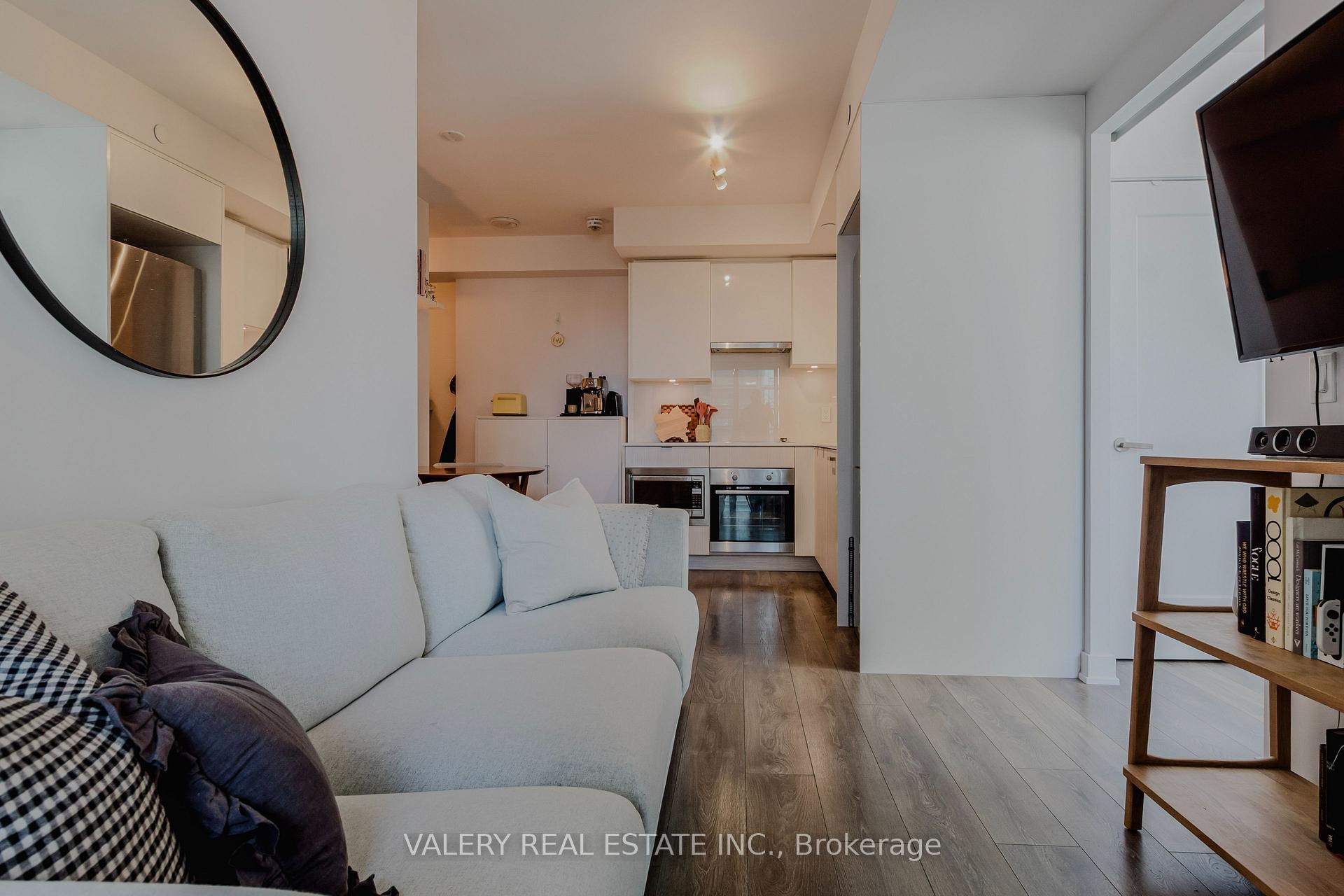 Photo 15 of Unit 712, 195 Redpath Avenue, Toronto, Mount Pleasant West — HOMEH