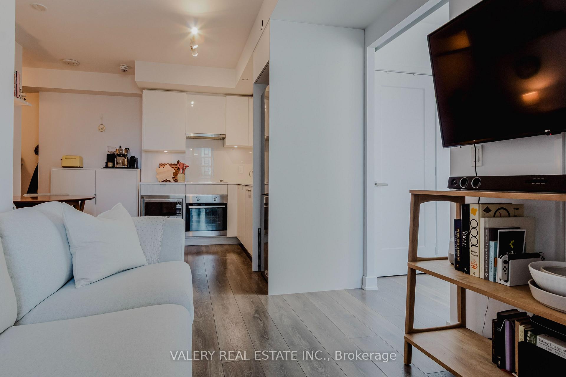 Photo 16 of Unit 712, 195 Redpath Avenue, Toronto, Mount Pleasant West — HOMEH