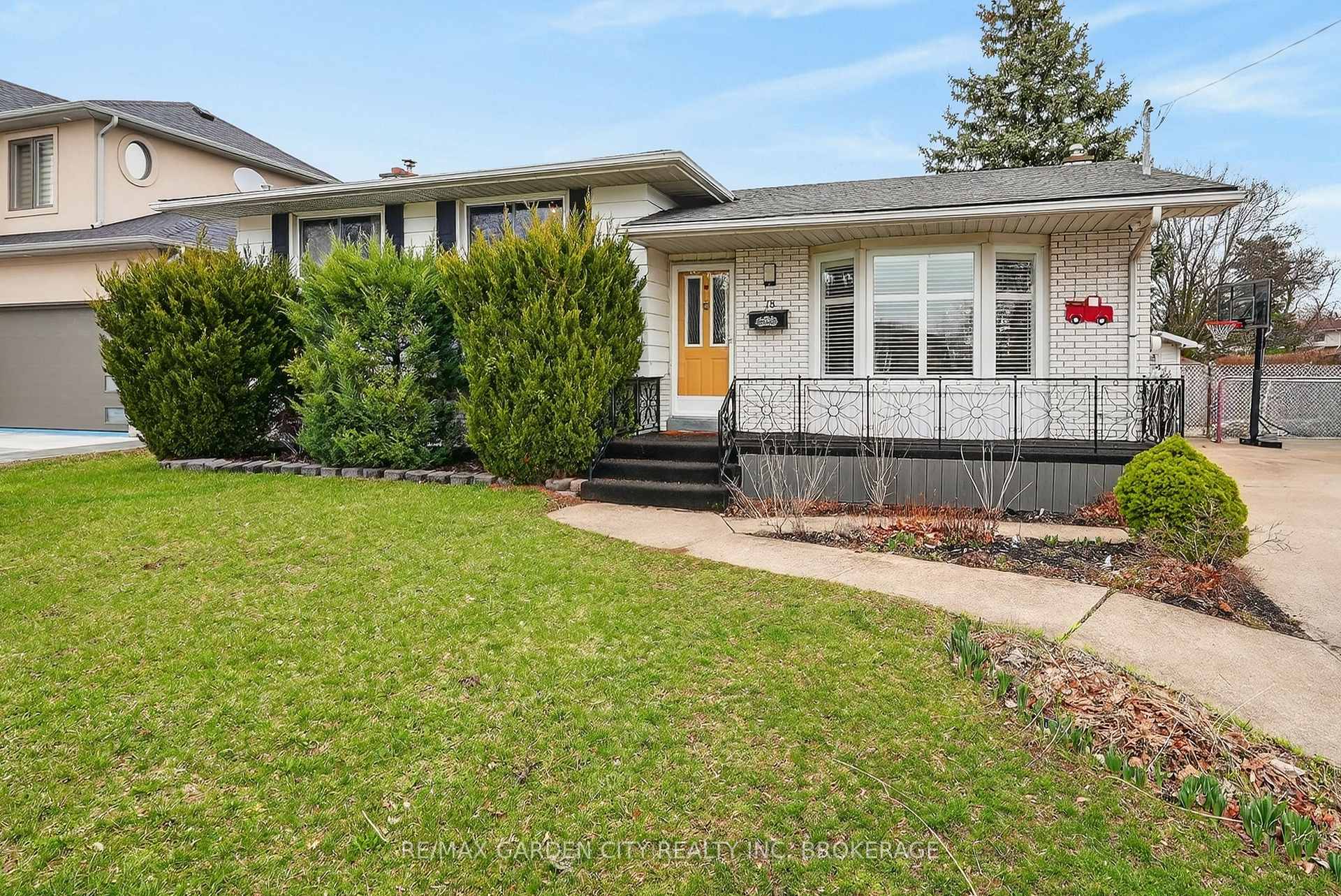Photo 4 of 78 Meredith Drive, St. Catharines, Carlton/Bunting — HOMEH