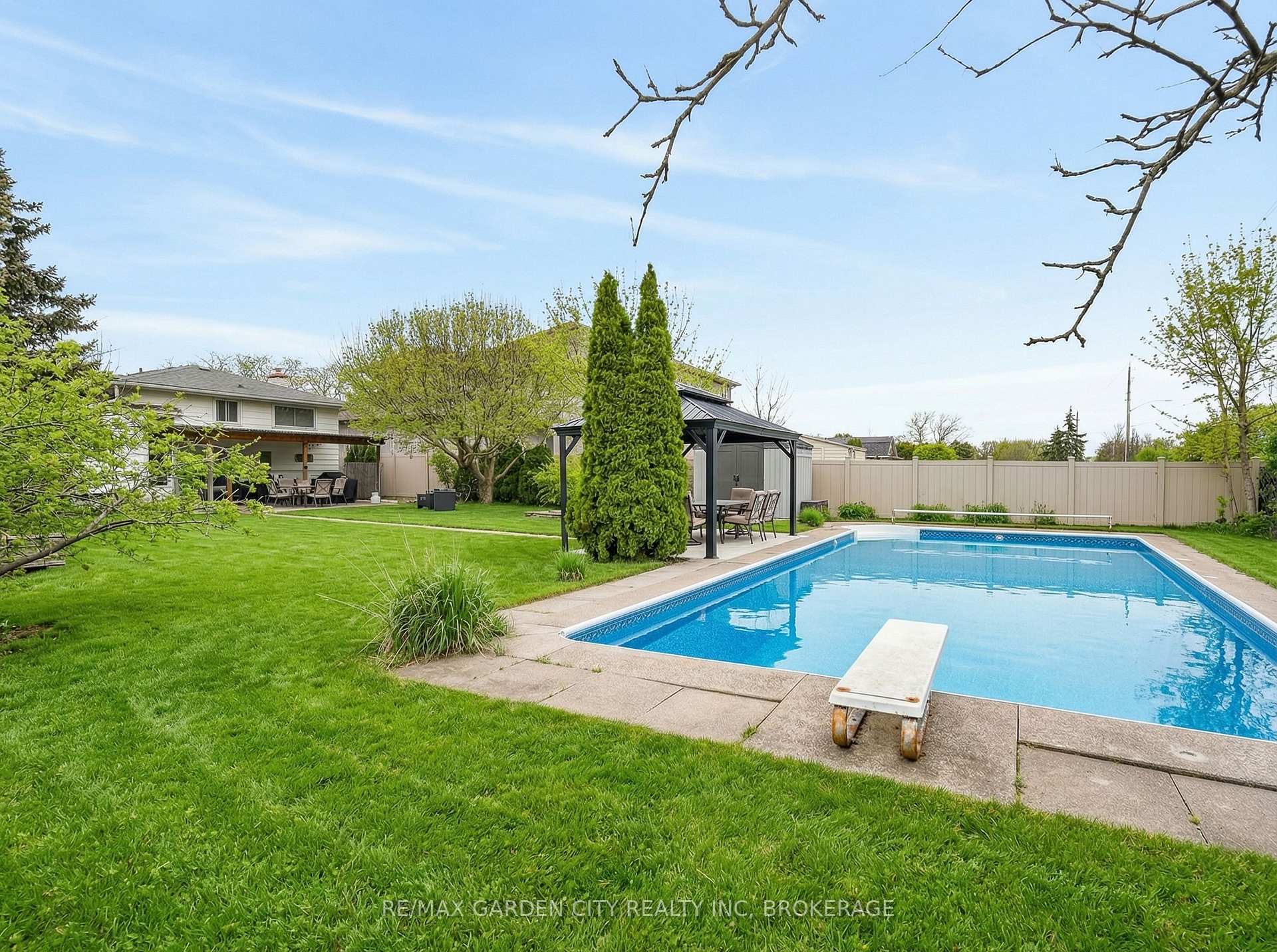 Photo 6 of 78 Meredith Drive, St. Catharines, Carlton/Bunting — HOMEH