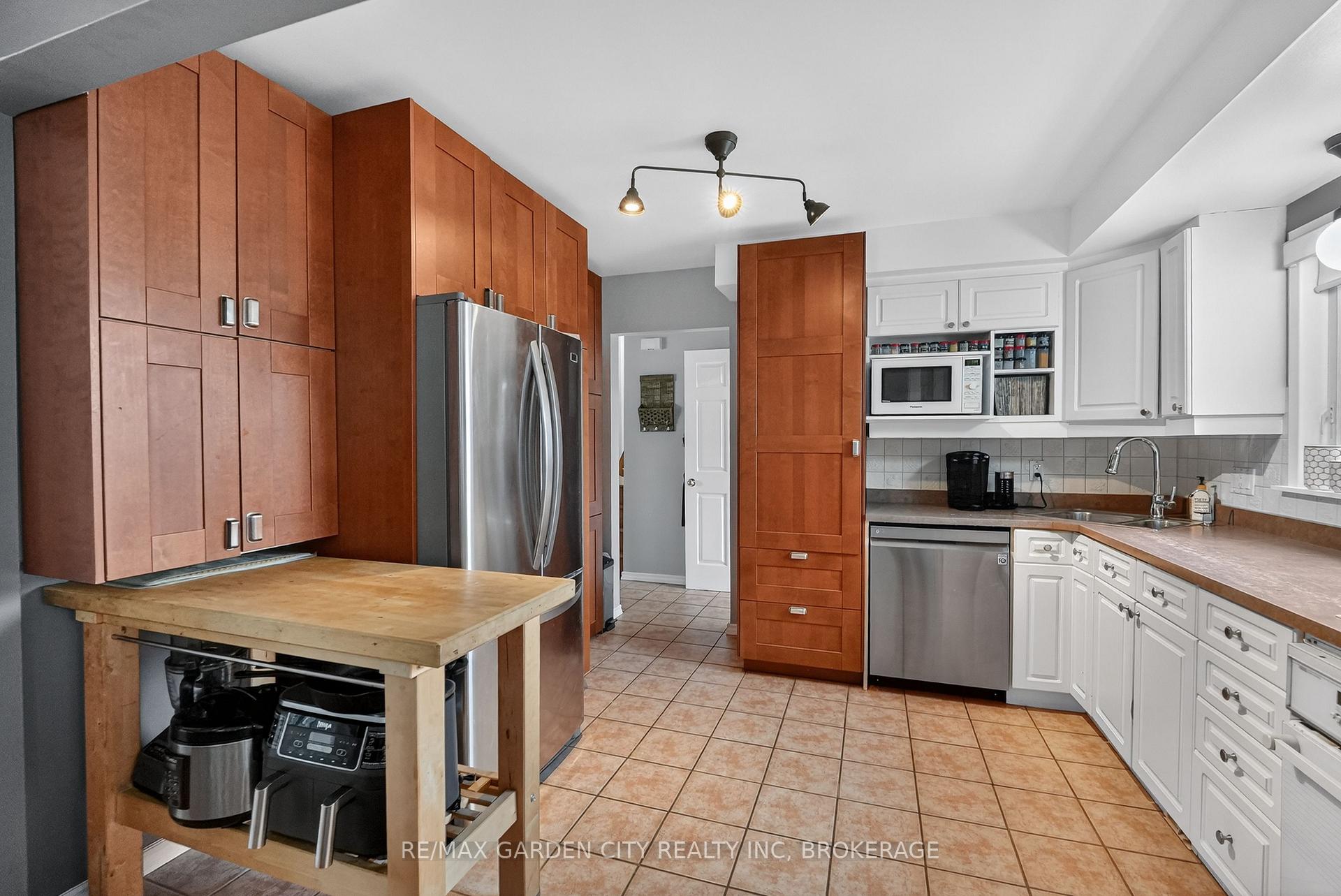 Photo 15 of 78 Meredith Drive, St. Catharines, Carlton/Bunting — HOMEH