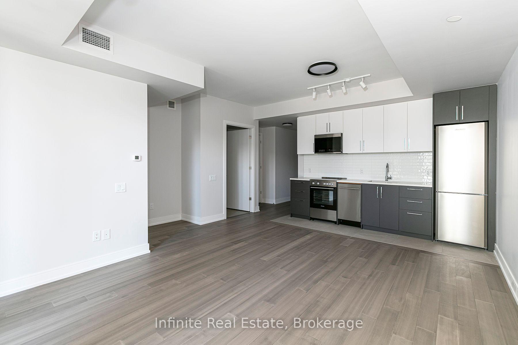 Front of Unit 301, 664 Spadina Avenue