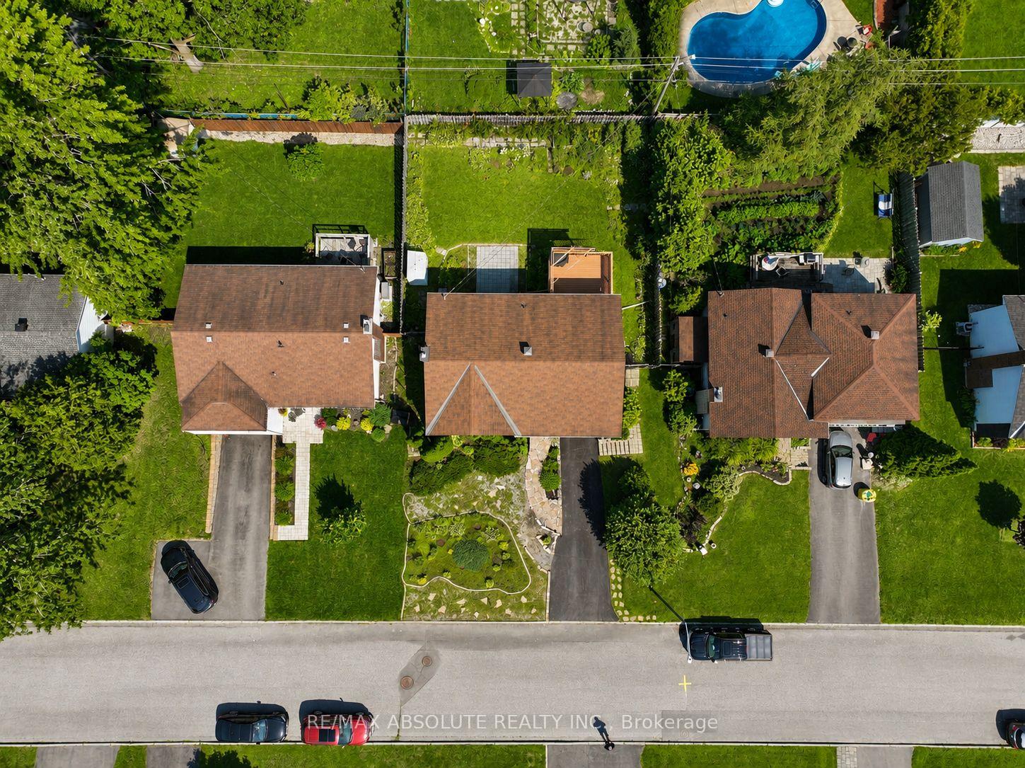 Photo 3 of 377 Leanne Street, Ottawa, Bilberry Creek/Queenswood Heights — HOMEH