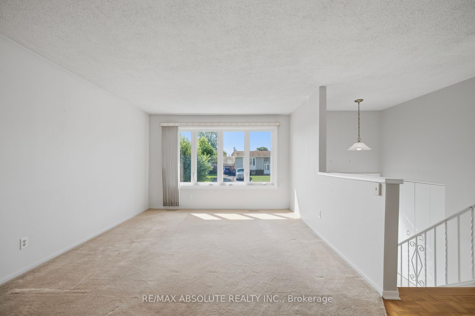 Photo 13 of 377 Leanne Street, Ottawa, Bilberry Creek/Queenswood Heights — HOMEH