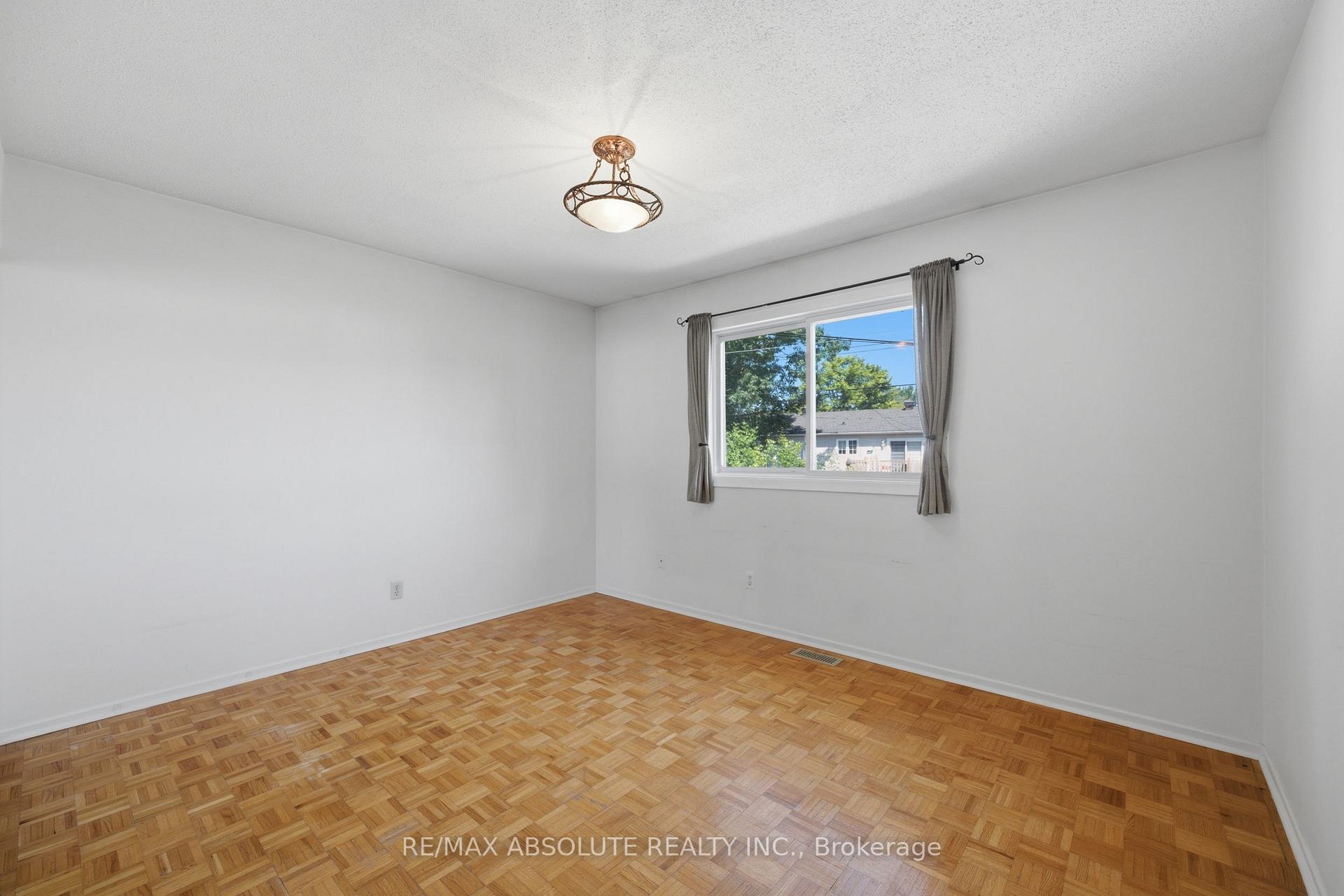 Photo 25 of 377 Leanne Street, Ottawa, Bilberry Creek/Queenswood Heights — HOMEH