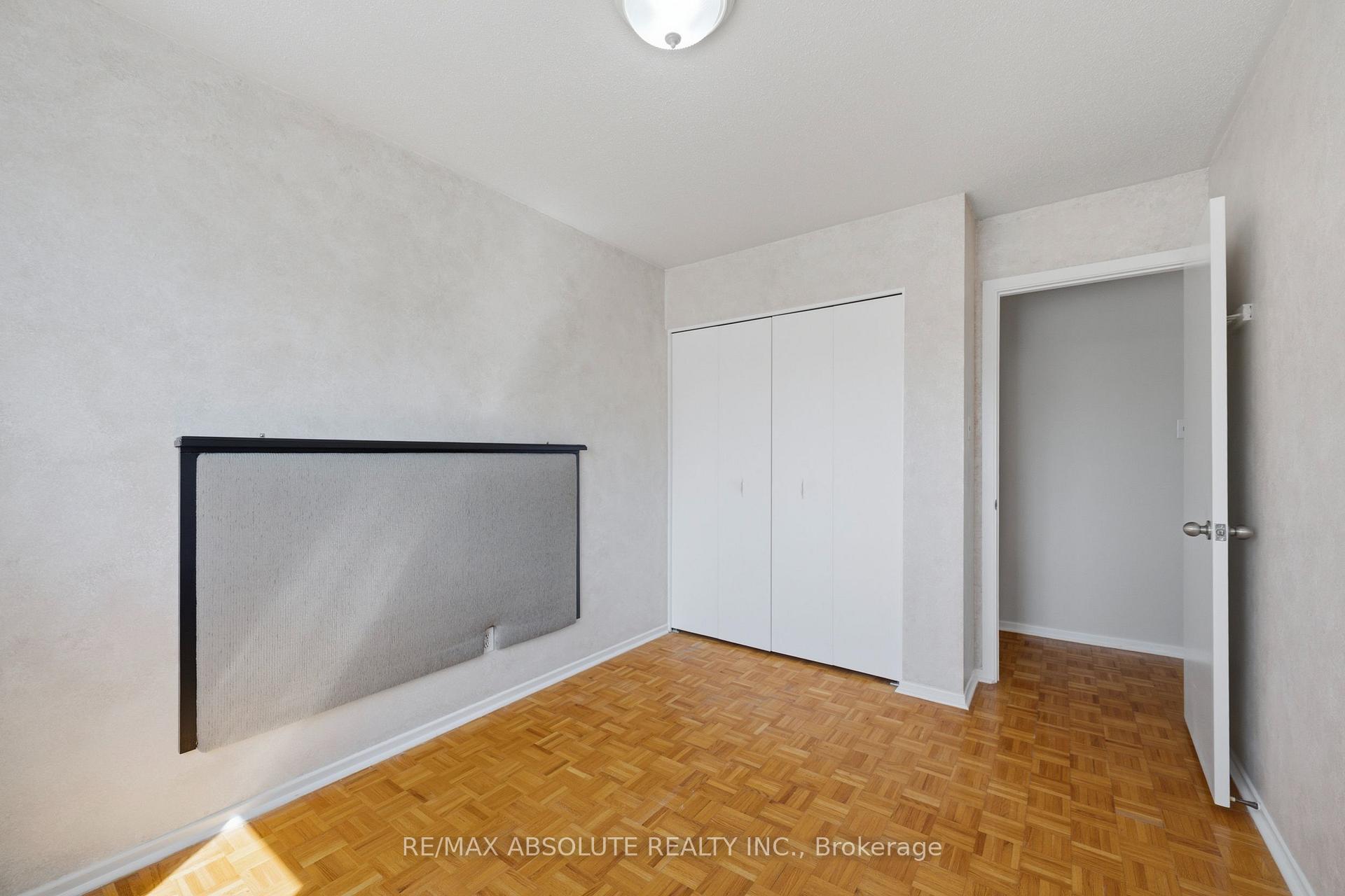 Photo 32 of 377 Leanne Street, Ottawa, Bilberry Creek/Queenswood Heights — HOMEH