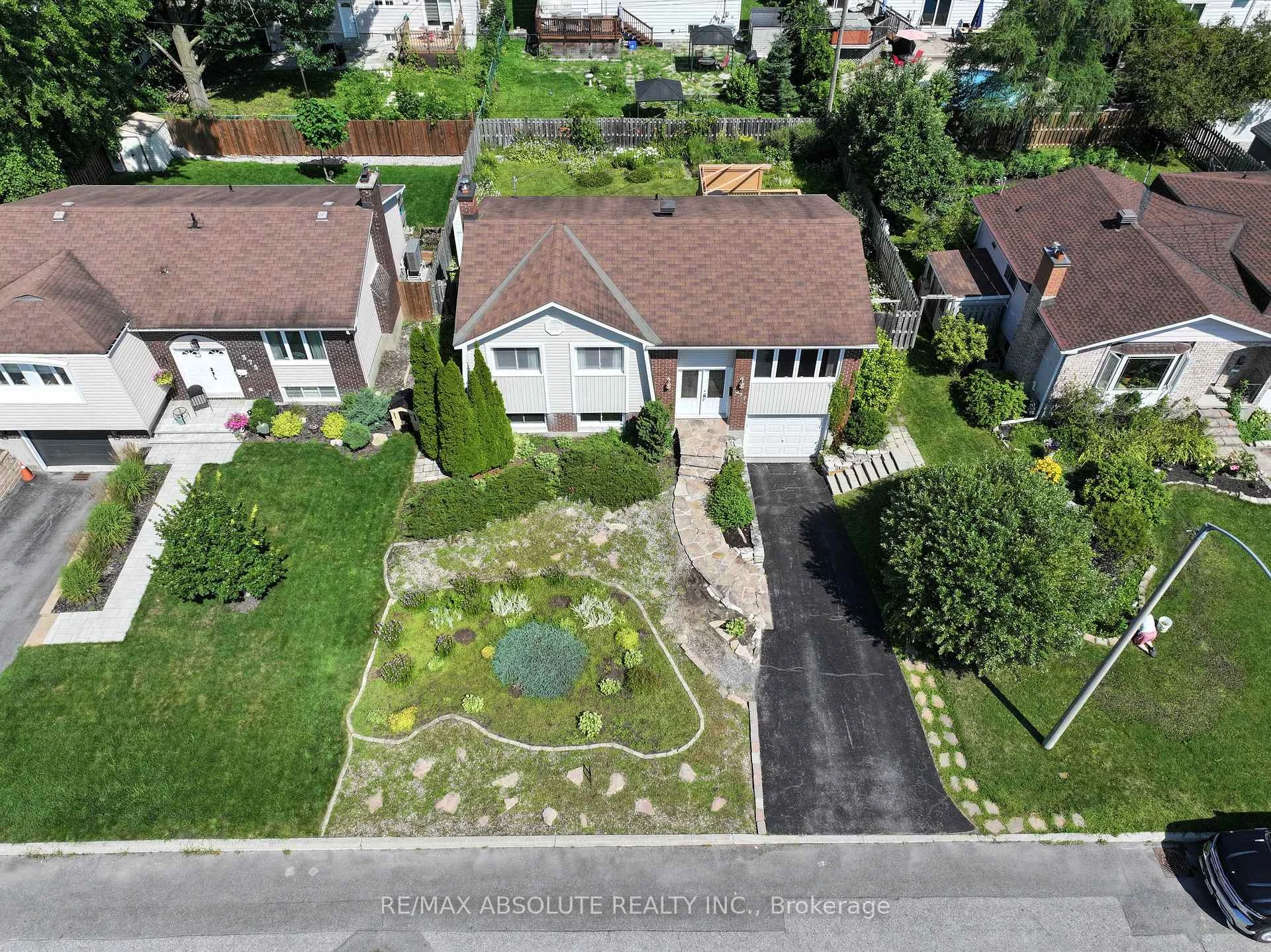 Photo 7 of 377 Leanne Street, Ottawa, Bilberry Creek/Queenswood Heights — HOMEH