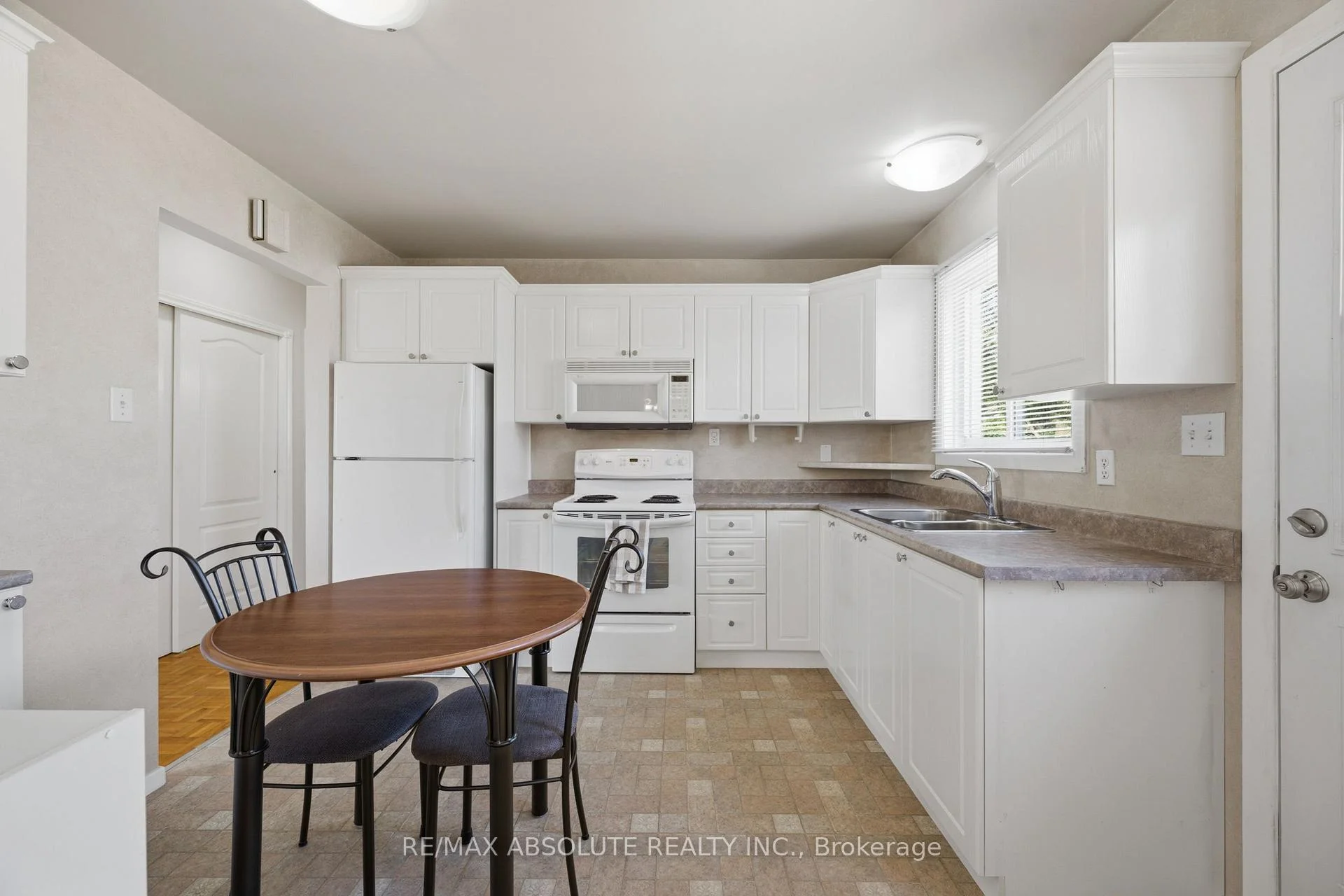 Photo 24 of 377 Leanne Street, Ottawa, Bilberry Creek/Queenswood Heights — HOMEH
