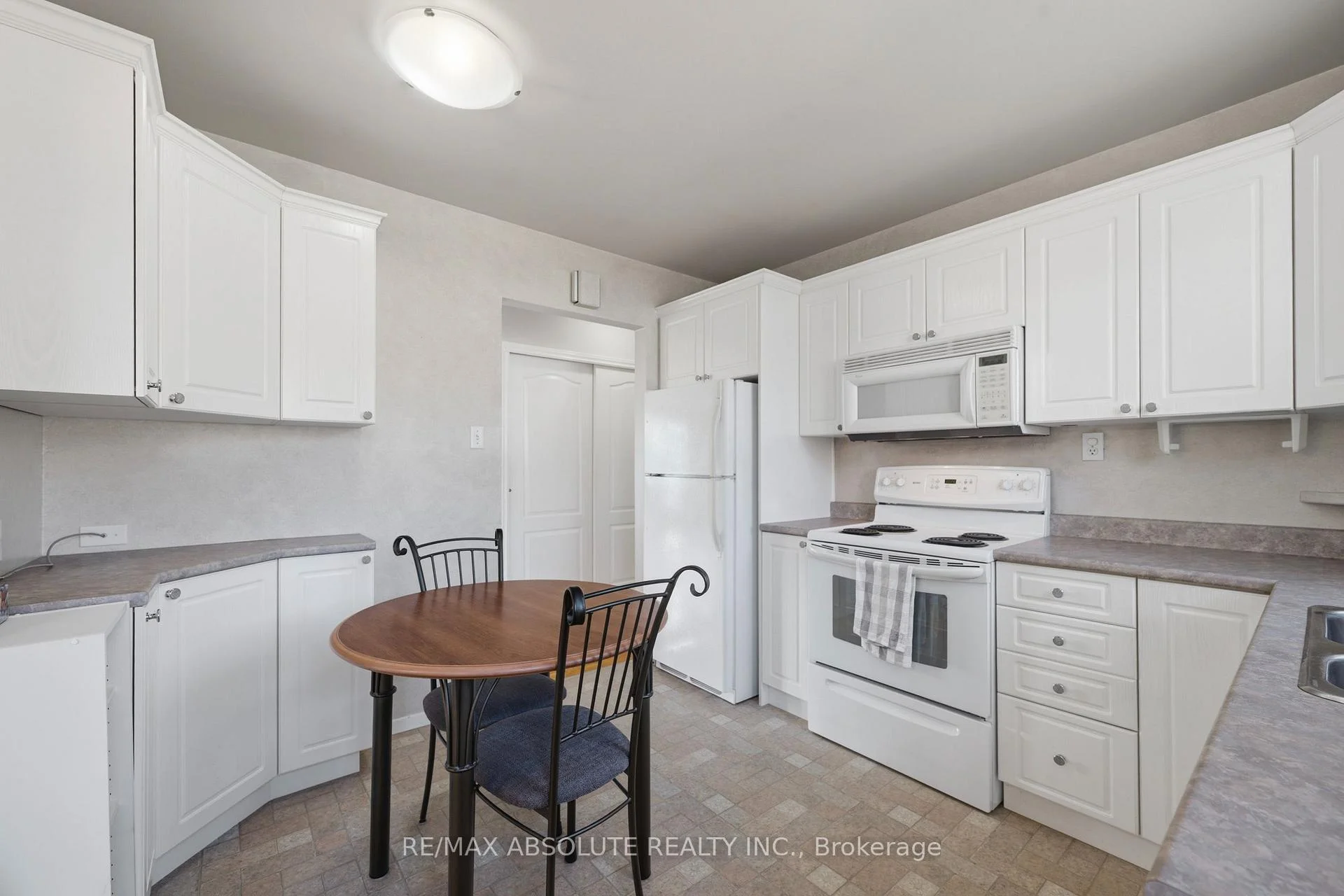 Photo 26 of 377 Leanne Street, Ottawa, Bilberry Creek/Queenswood Heights — HOMEH