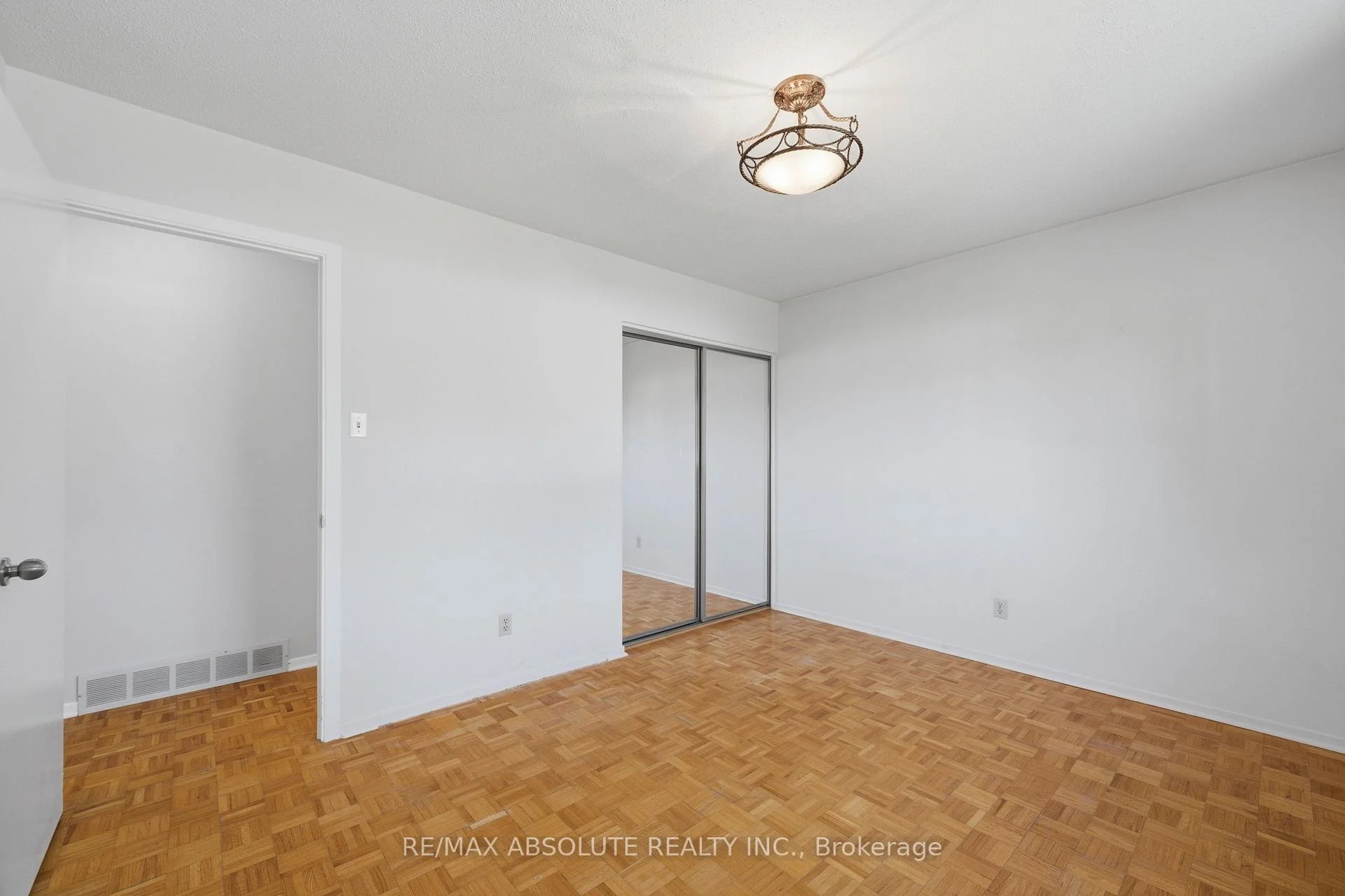 Photo 42 of 377 Leanne Street, Ottawa, Bilberry Creek/Queenswood Heights — HOMEH
