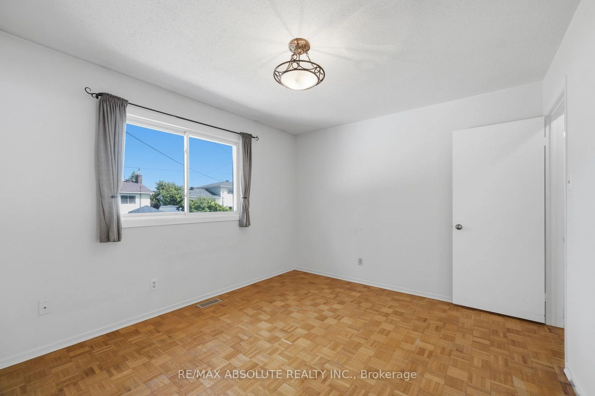 Photo 46 of 377 Leanne Street, Ottawa, Bilberry Creek/Queenswood Heights — HOMEH