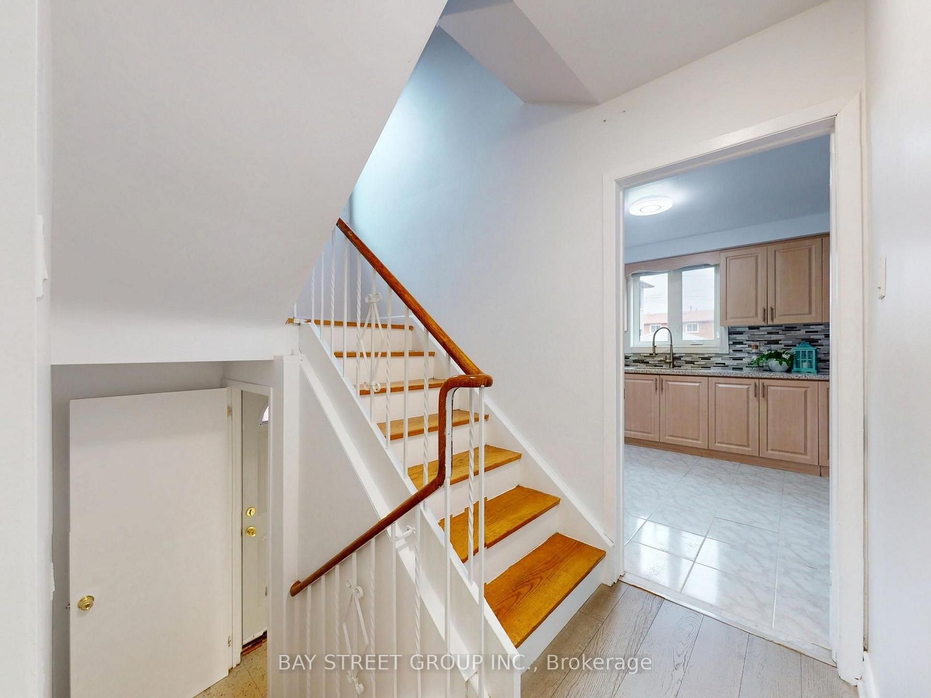 Photo 18 of 6 Moira Avenue, Scarborough, Clairlea-Birchmount — HOMEH