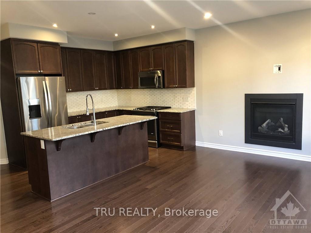 Photo 2 of 222 Fergus Crescent, Ottawa, Barrhaven - Cedargrove/Fraserdale — HOMEH