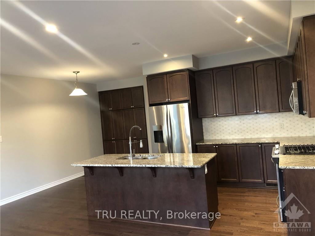Photo 3 of 222 Fergus Crescent, Ottawa, Barrhaven - Cedargrove/Fraserdale — HOMEH