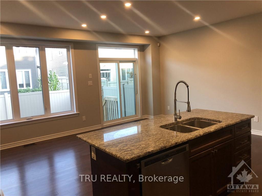 Photo 4 of 222 Fergus Crescent, Ottawa, Barrhaven - Cedargrove/Fraserdale — HOMEH