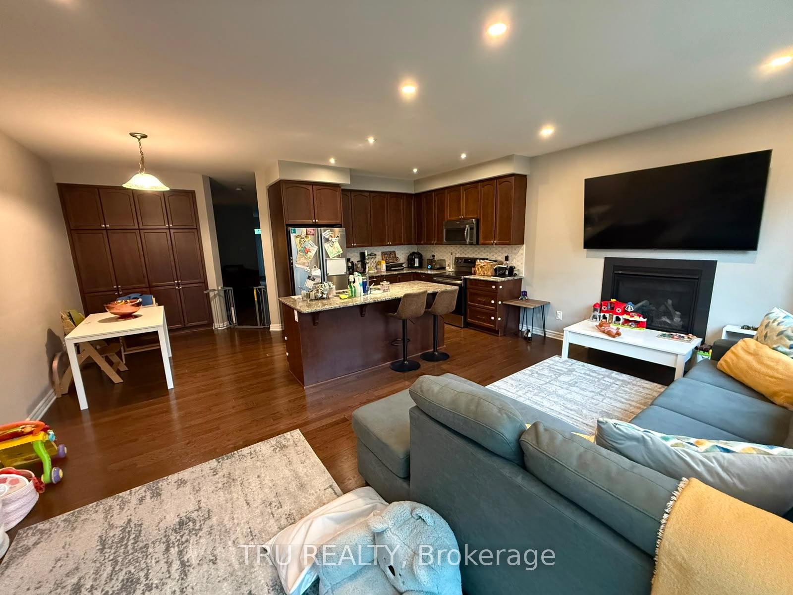 Photo 5 of 222 Fergus Crescent, Ottawa, Barrhaven - Cedargrove/Fraserdale — HOMEH