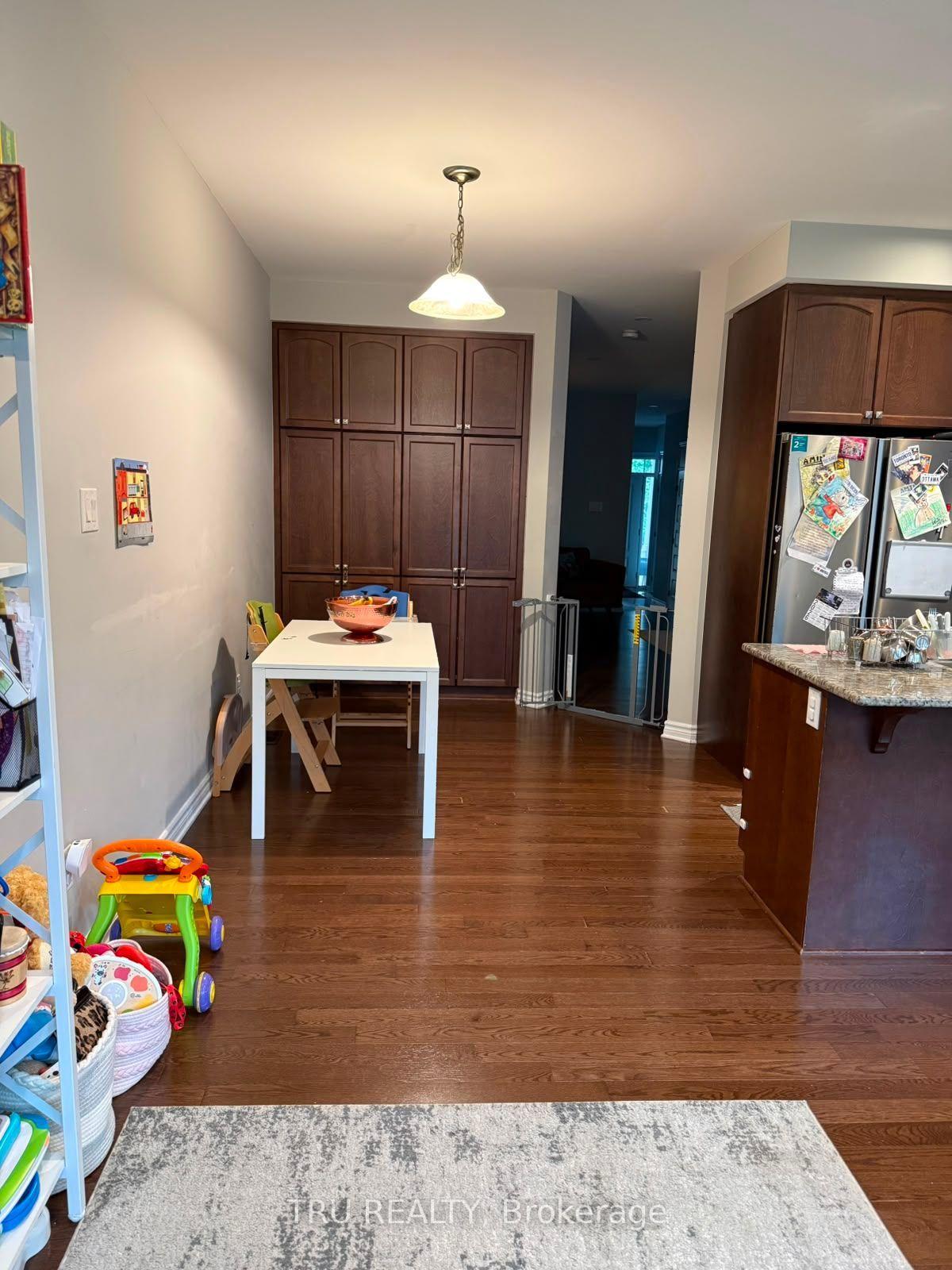 Photo 7 of 222 Fergus Crescent, Ottawa, Barrhaven - Cedargrove/Fraserdale — HOMEH
