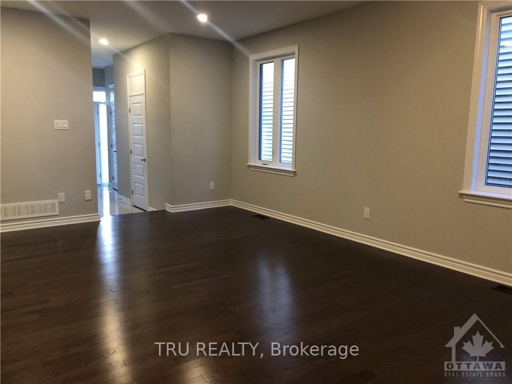 Photo 8 of 222 Fergus Crescent, Ottawa, Barrhaven - Cedargrove/Fraserdale — HOMEH